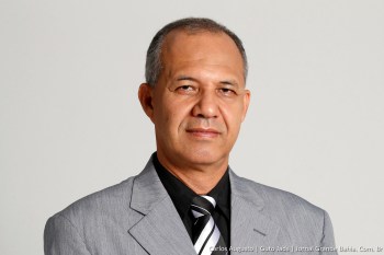 Carlos Geilson dos Santos Silva - (Foto: Carlos Augusto (Guto Jads) - Jornal Grande Bahia) Carlos Geilson ainda frisou que o “presidente Marcelo Nilo deveria usar o prestígio que diz ter junto ao governador Jaques Wagner para convencê-lo a cumprir o acordo assinado com os professores ao invés de expulsá-los da Assembleia”. (Foto: Carlos Augusto (Guto Jads) - Jornal Grande Bahia)