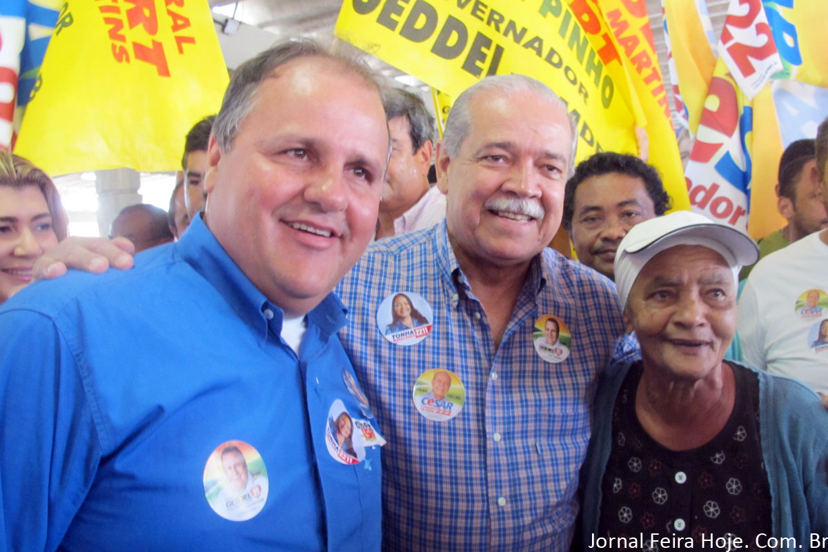 Candidato ao governo Bahia Geddel Vieira Lima e o senador César Borges, candidato à reeleição, durante visita à Feira de Santana. 