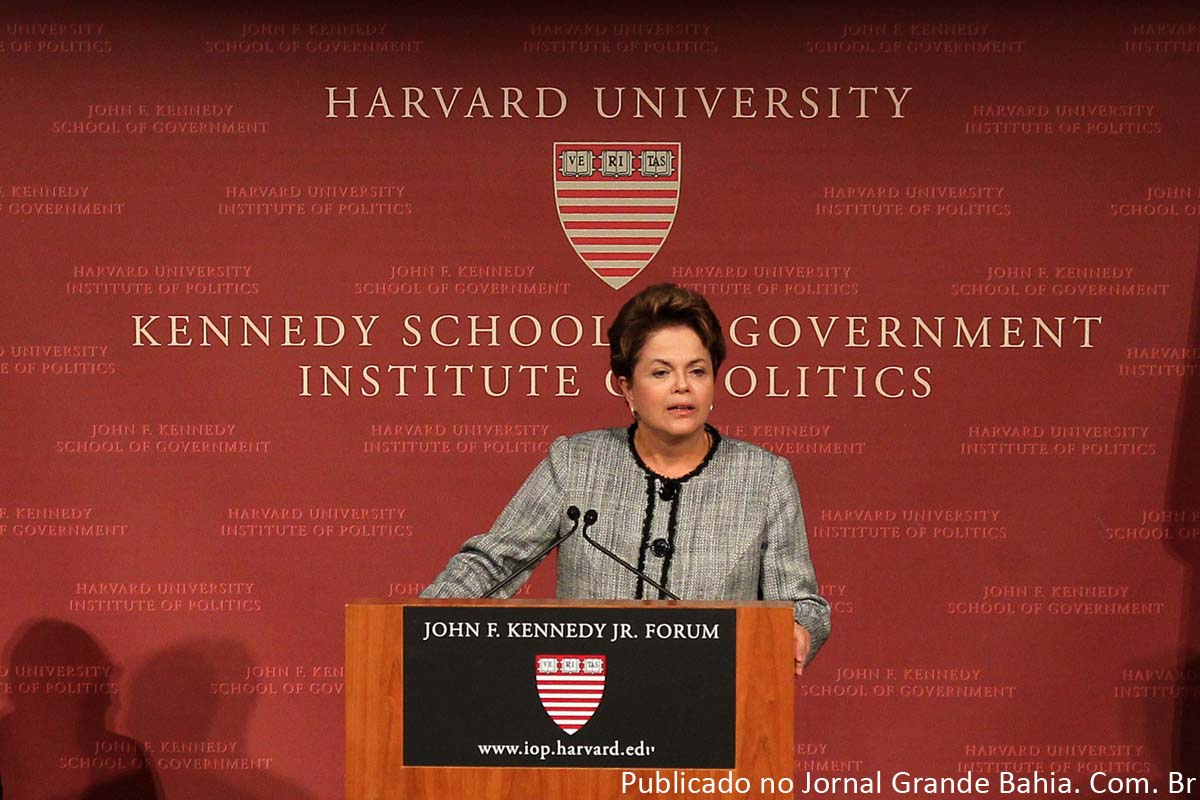 Presidenta Dilma Rousseff discursa na Universidade de Harvard, nos EUA.