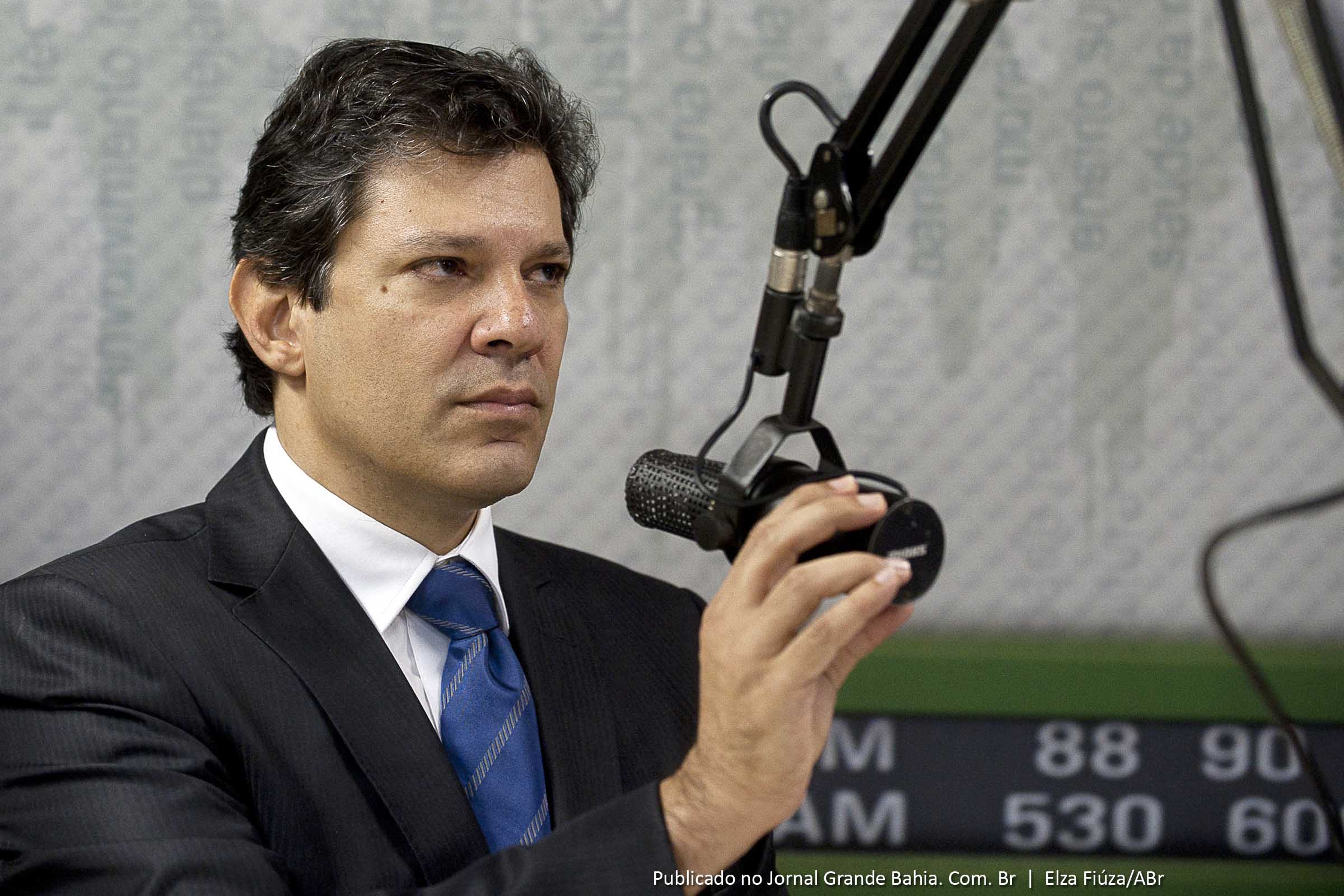 Matéria do Estadão aborda as eleições 2012 para a prefeitura de São Paulo, onde o crescimento de Fernando Haddad (PT) indica um segundo turno com líder nas pesquisas, Celso Russomanno (PRB).