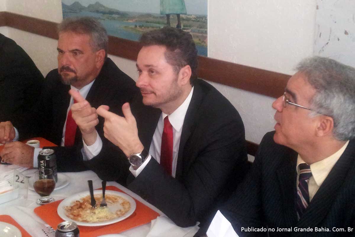Marcelino Galo com o secretário Manoel Vitório e o líder Zé Neto na AL-BA.