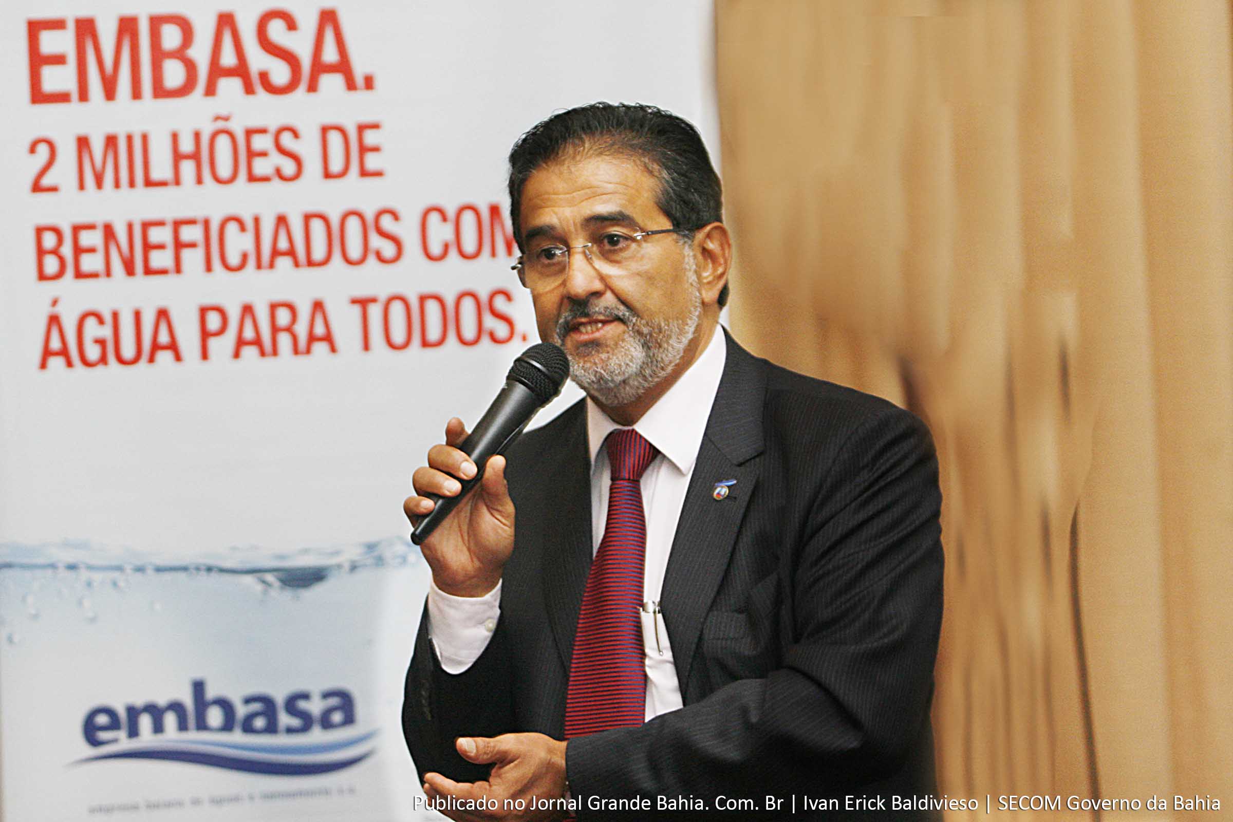Abelardo de Oliveira Filho, presidente da EMBASA, inaugura obras.