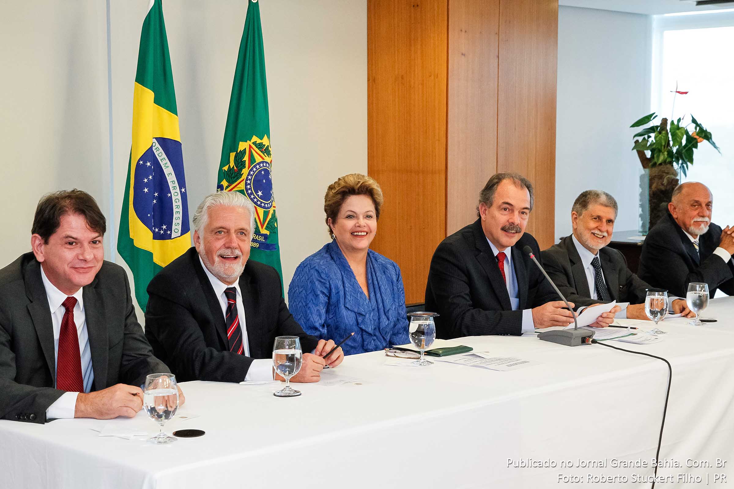 Presidenta Dilma Rousseff, Governador do Ceará, Cid Gomes e o Governador da Bahia, Jaques Wagner durante sanção das leis que criam as Universidades Federais do sul da Bahia (UFESBA), do oeste da Bahia (UFOB), do sul e sudeste do Pará (UNIFESSPA) e do Cariri/CE (UFCA).