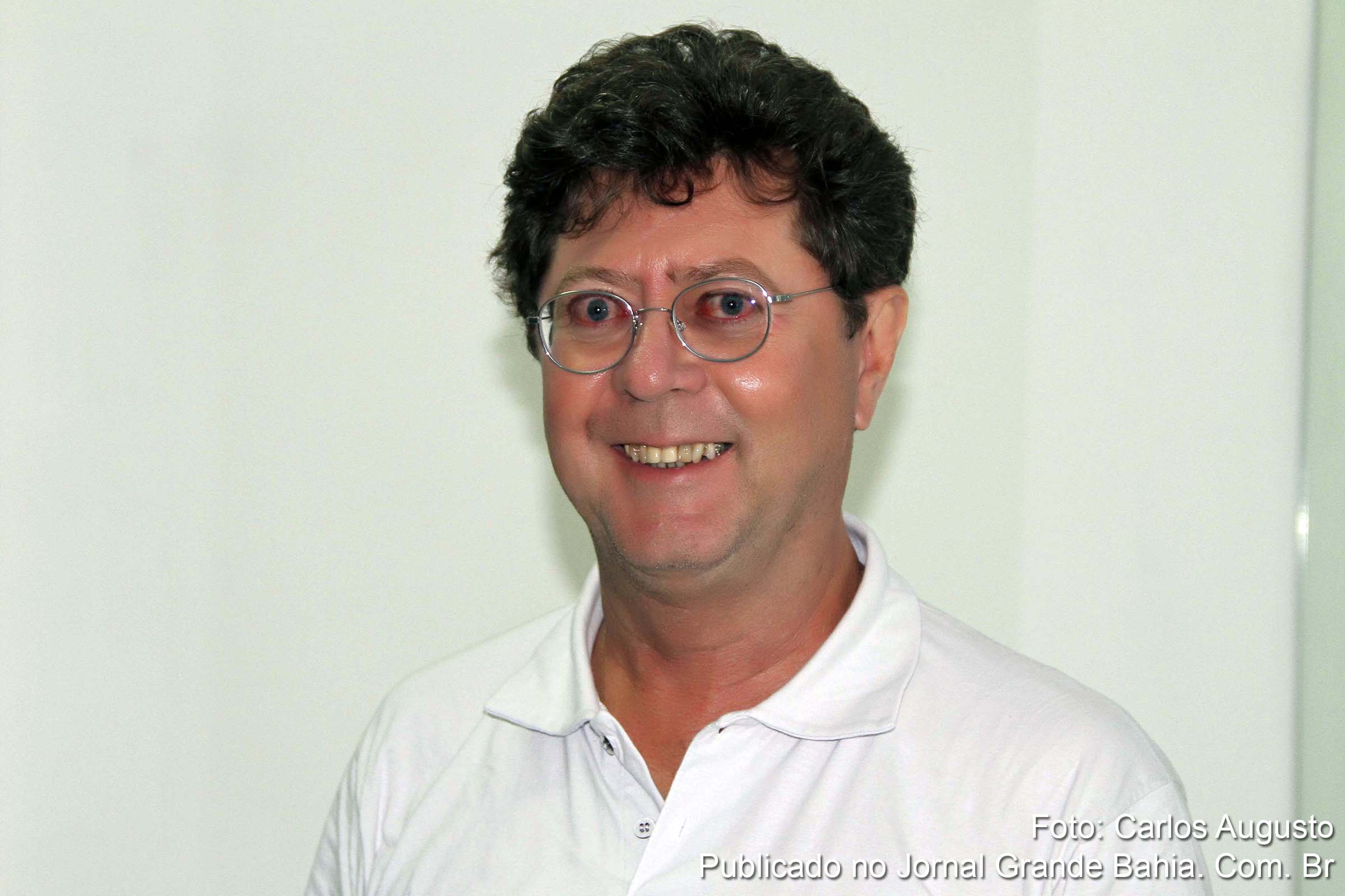 Juarez Duarte Bomfim é sociólogo e mestre em Administração pela Universidade Federal da Bahia (UFBA), doutor em Geografia Humana pela Universidade de Salamanca, Espanha; e professor da Universidade Estadual de Feira de Santana (UEFS).