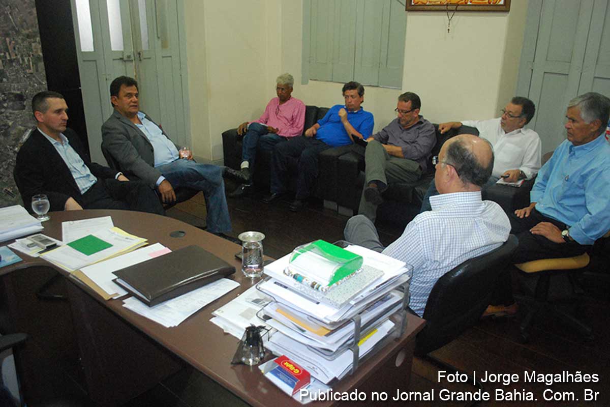 Prefeito de Feira de Santana durante reunião com empresários da Fortis Detailed.