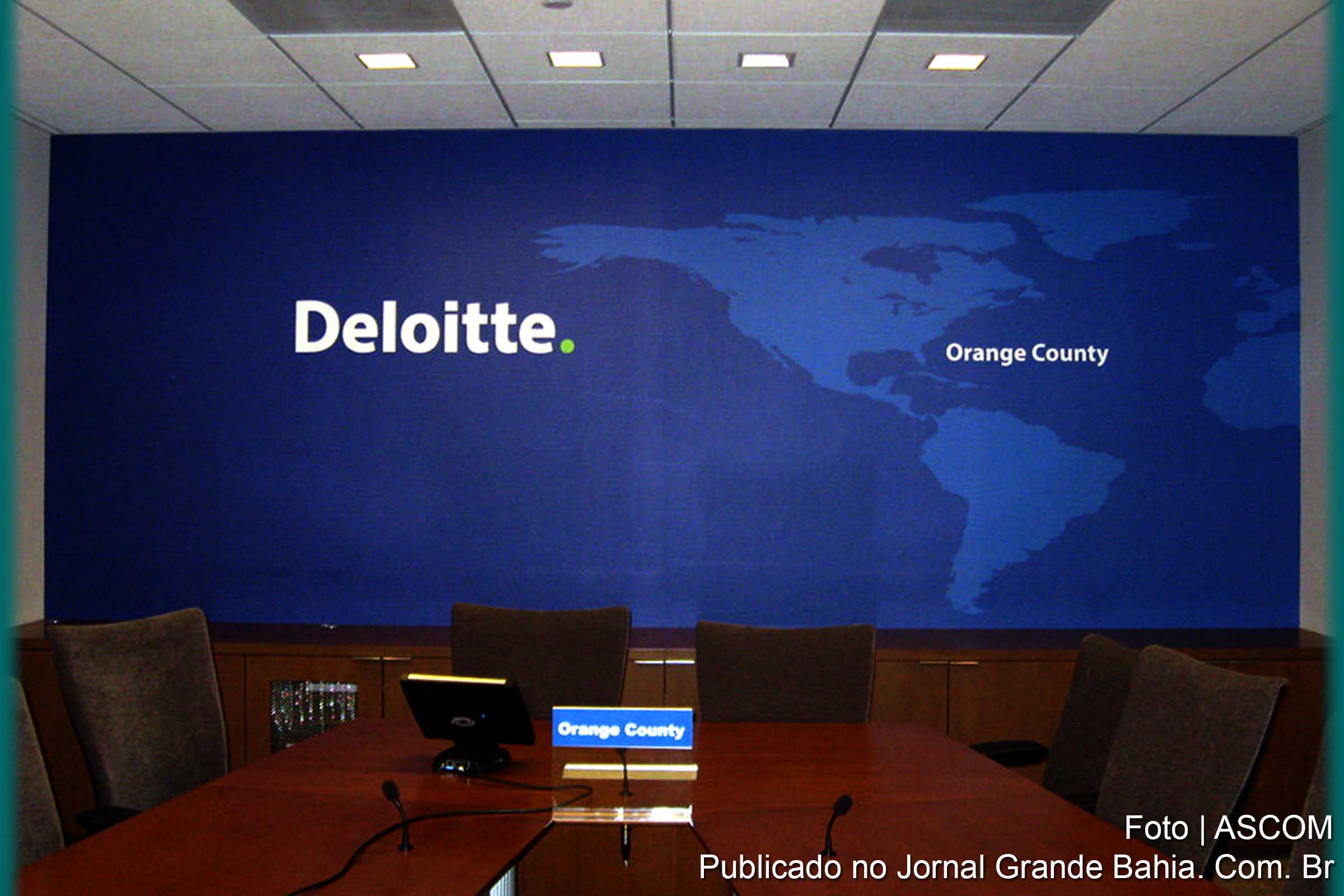 A Deloitte Touche Tohmatsu Limited, também conhecida apenas como Deloitte, é uma empresa de serviços sediada em Nova Iorque, nos Estados Unidos. Fundada em 1845, em Londres, possui hoje 700 escritórios em mais de 150 países, e conta com cerca de 312,000 profissionais.