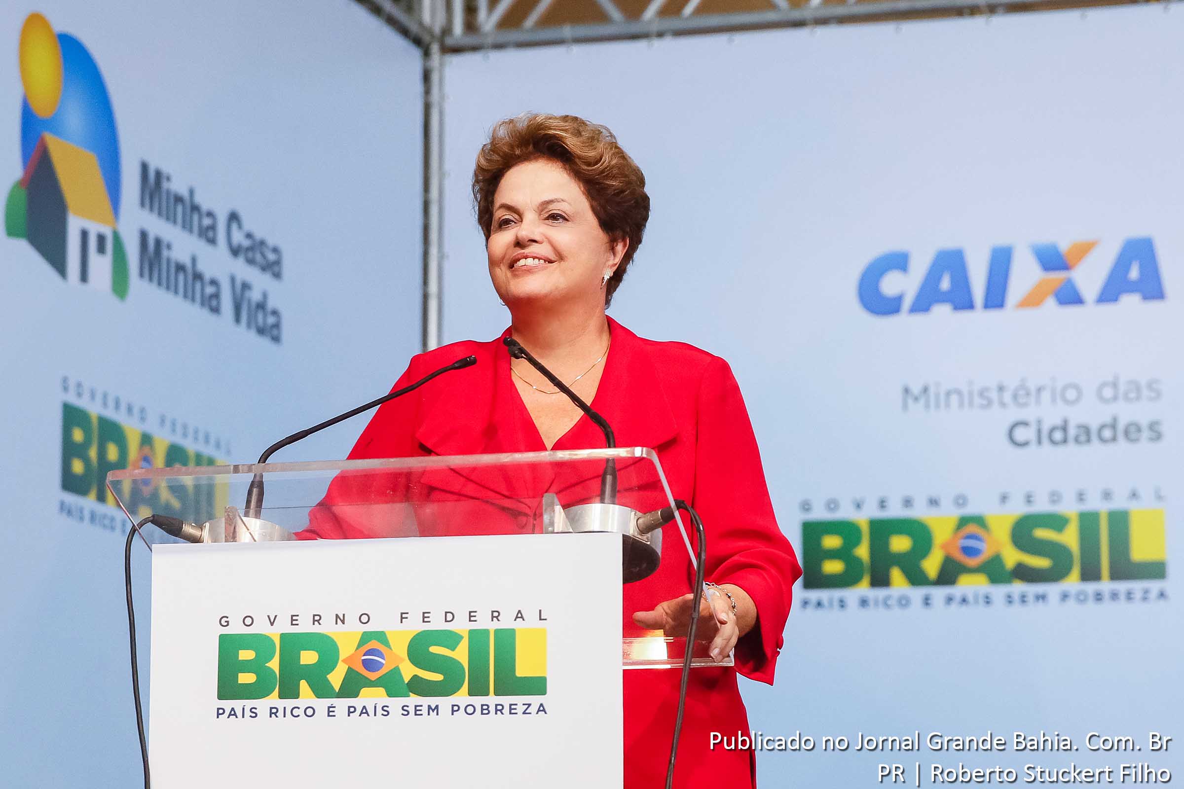 Dilma Rousseff : "Temos recursos e não vamos interromper nenhum programa social. O dinheiro que esse país tem é para ser gasto com a população e será gasto com a população".