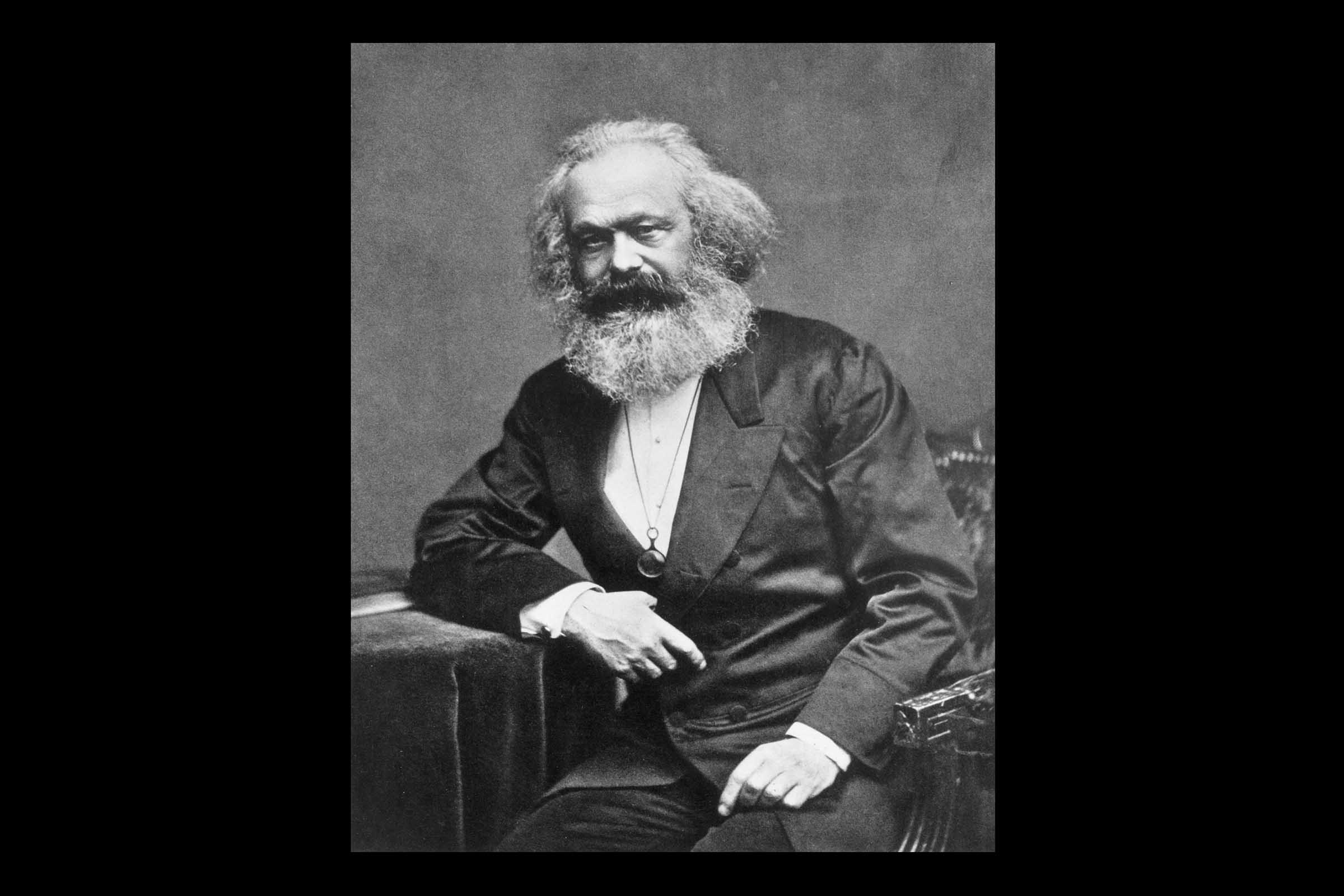 Karl Heinrich Marx foi um intelectual e revolucionário alemão, fundador da doutrina comunista moderna, que atuou como economista, filósofo, historiador, teórico político e jornalista.