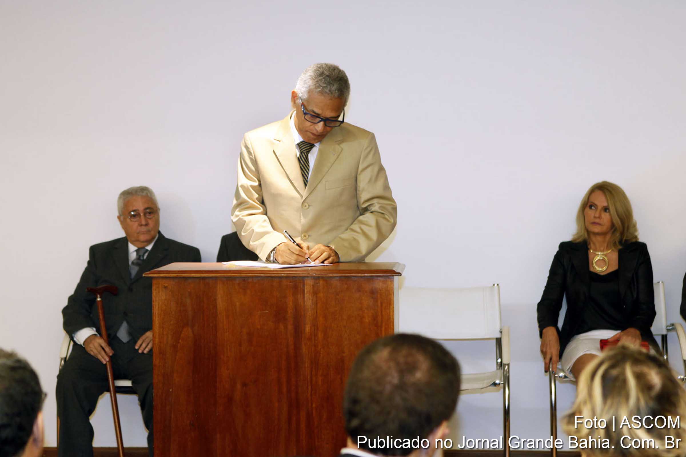 Presidente do TJBA, Eserval Rocha, conduz tribunal para a modernidade administrativa.
