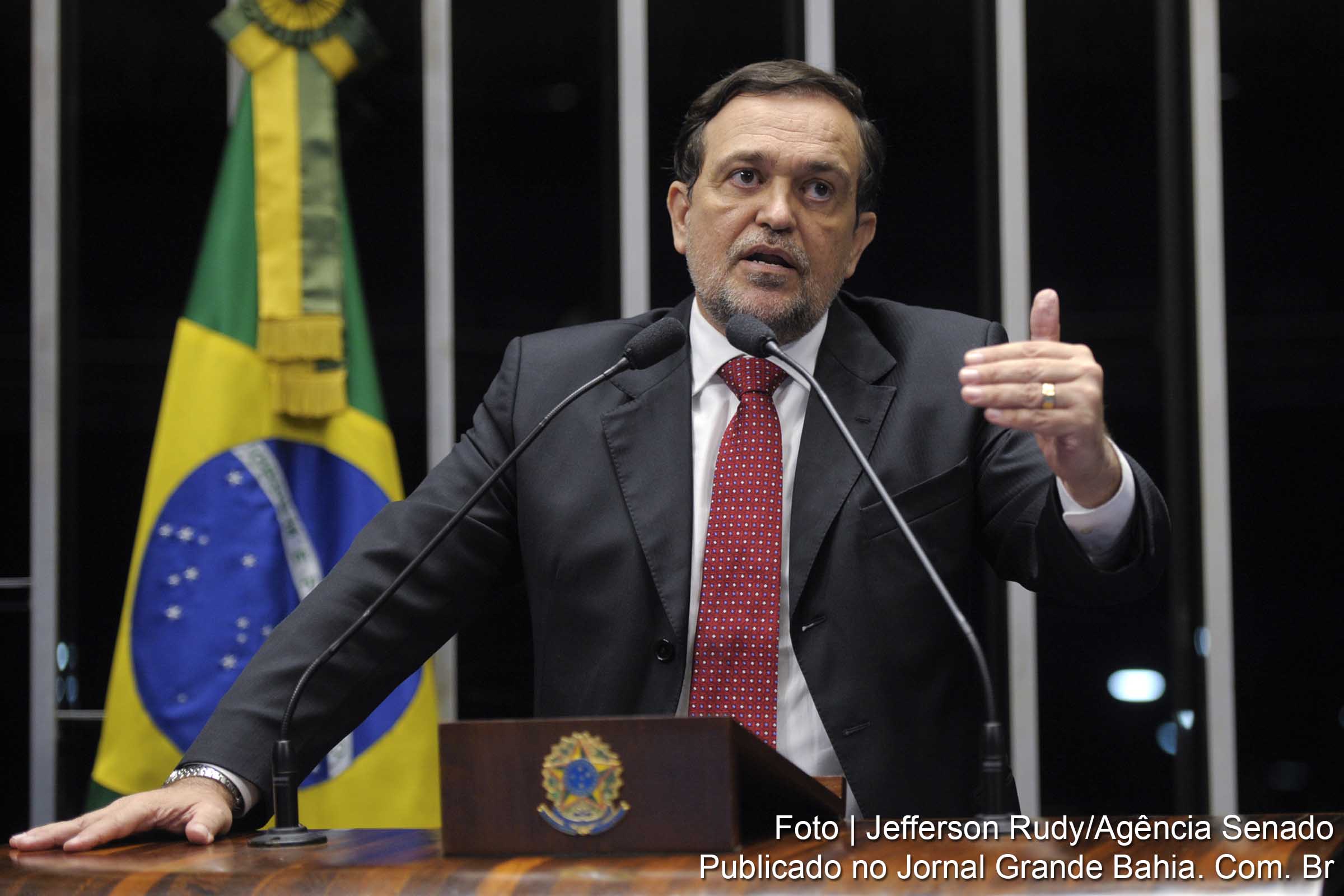 Senador Walter Pinheiro destaca reforma no governo da Bahia.