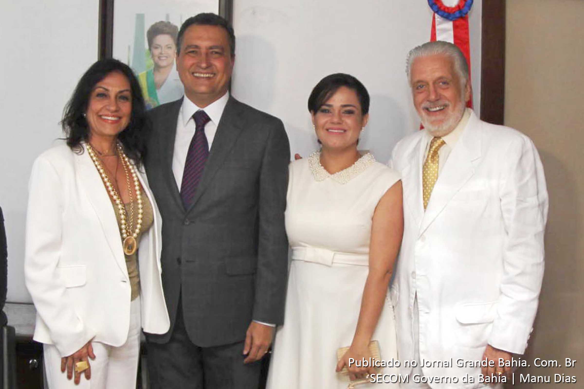 Rui Costa, acompanhado da primeira dama Aline Peixoto, e o ex-governador Jaques Wagner, ao lado da esposa, Fátima Mendonça.