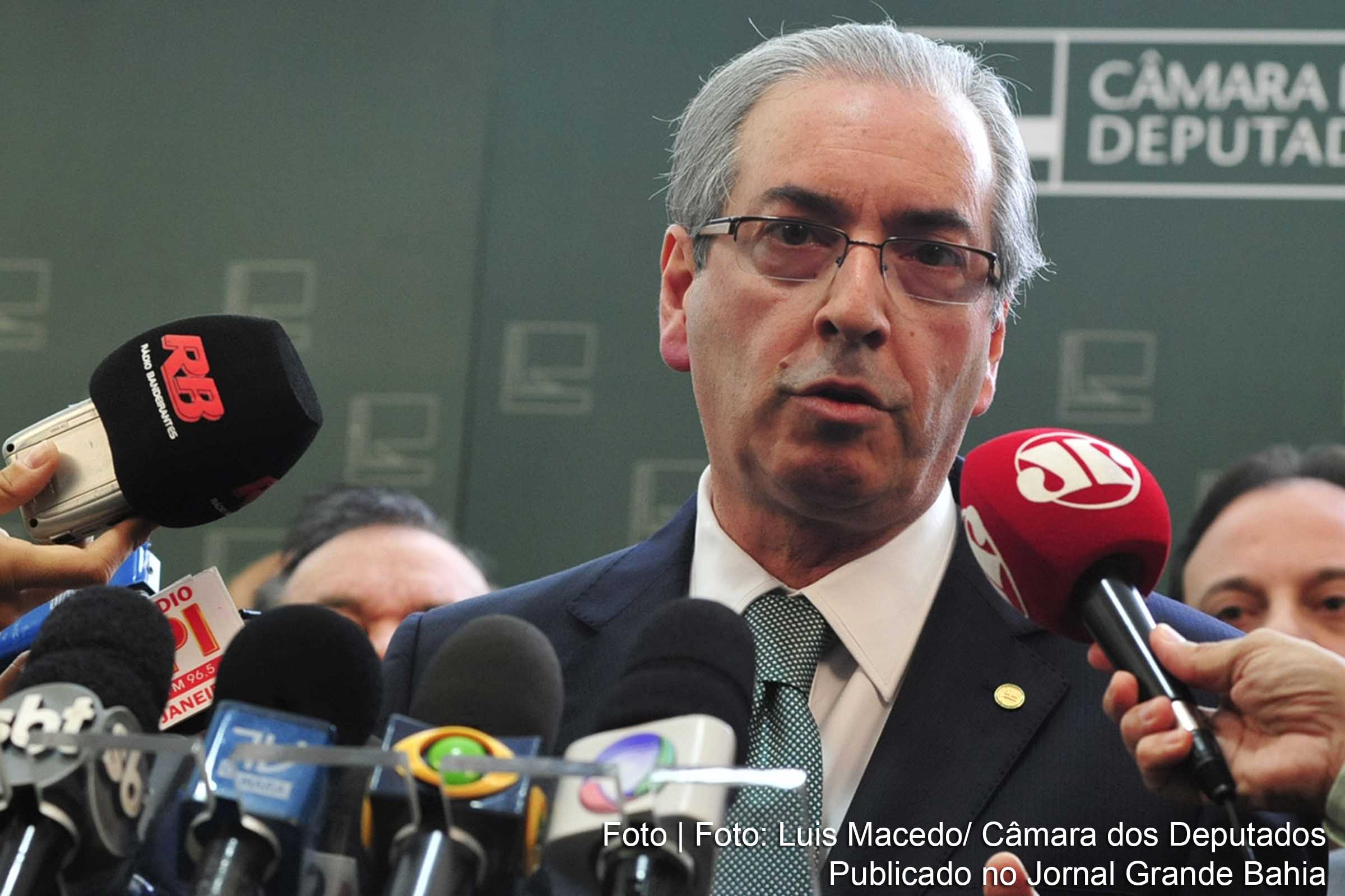 Analistas entendem que a ação do presidente da Câmara Federal, Eduardo Cunha, é decorrente de tentativa de atingir o governo Rousseff, em função do envolvimento dele no Caso Lava Jato.