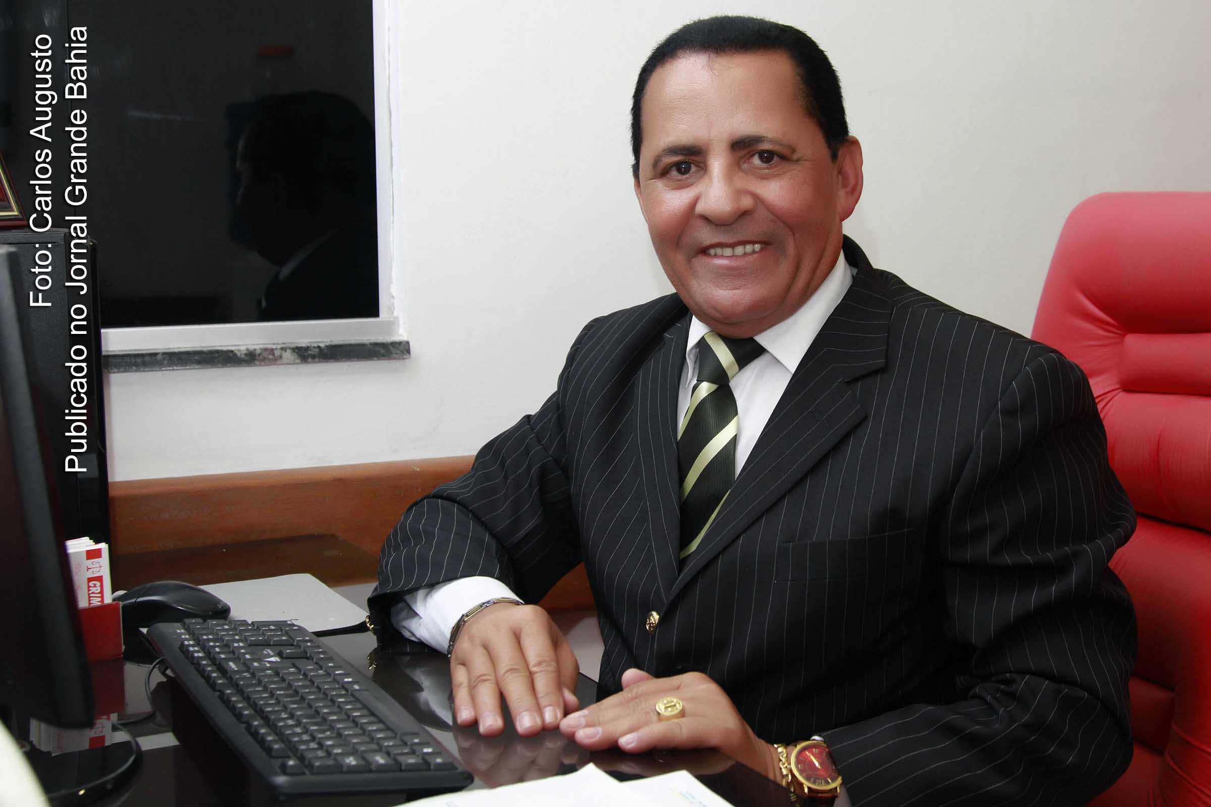 Advogado Fernando Oliveira comemora aniversário ao lado de amigos e familiares.