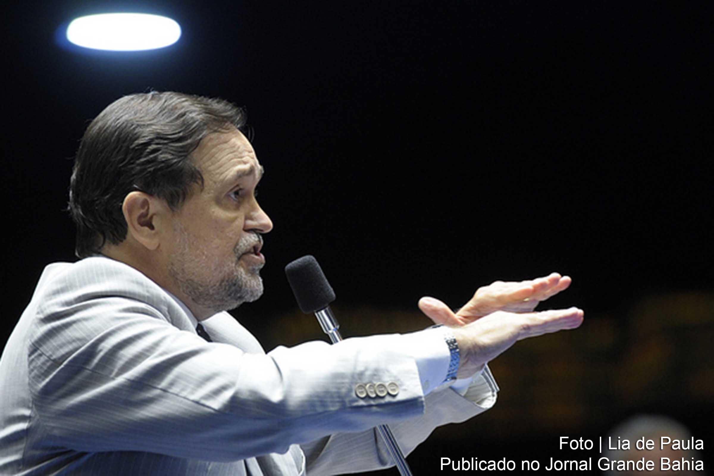 Walter Pinheiro: "Os partidos que se constituíram no Brasil hoje têm os mesmos direitos daqueles que funcionam com seu diretório na forma de uma ata. Essa proposta garante o respeito ao eleitor, é sinal de respeito à democracia e à instância partidária”.