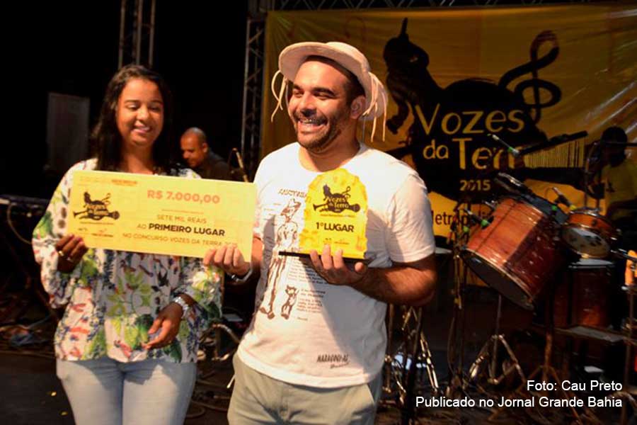 Mohzah Nascimento comemora o 1º lugar na edição 2015 do festival Vozes da Terra.