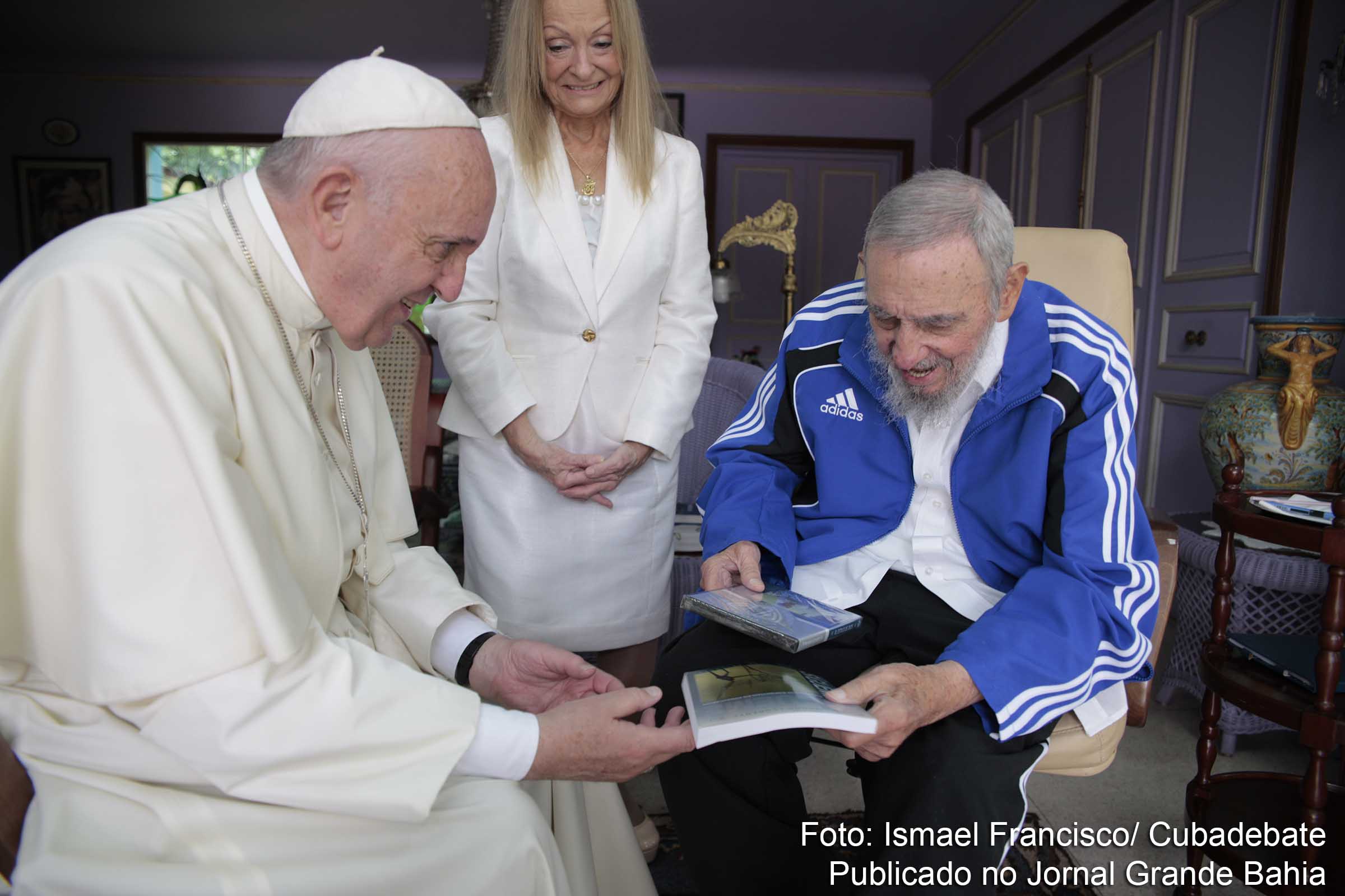 Papa Francisco visita ex-presidente Fidel Castro, em Cuba.