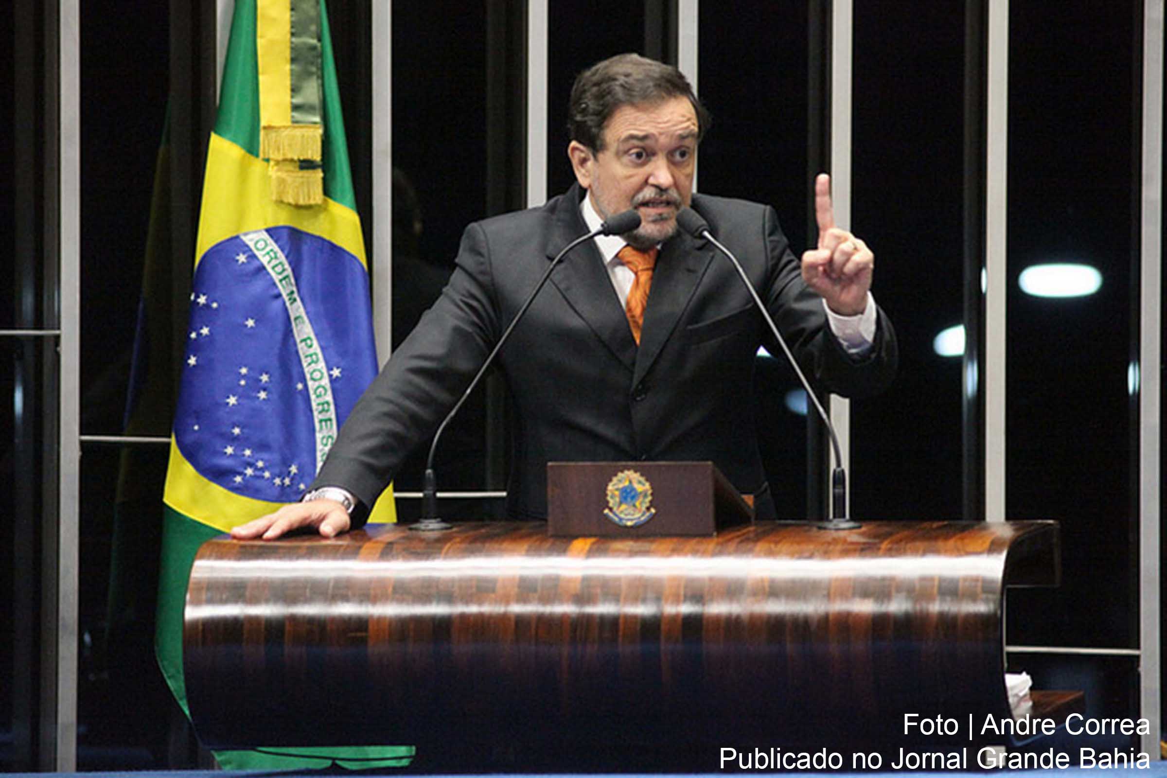 Senador Walter Pinheiro: "“A formula progressiva apresentada pelo Governo, apesar de não ser a ideal, é um avanço".