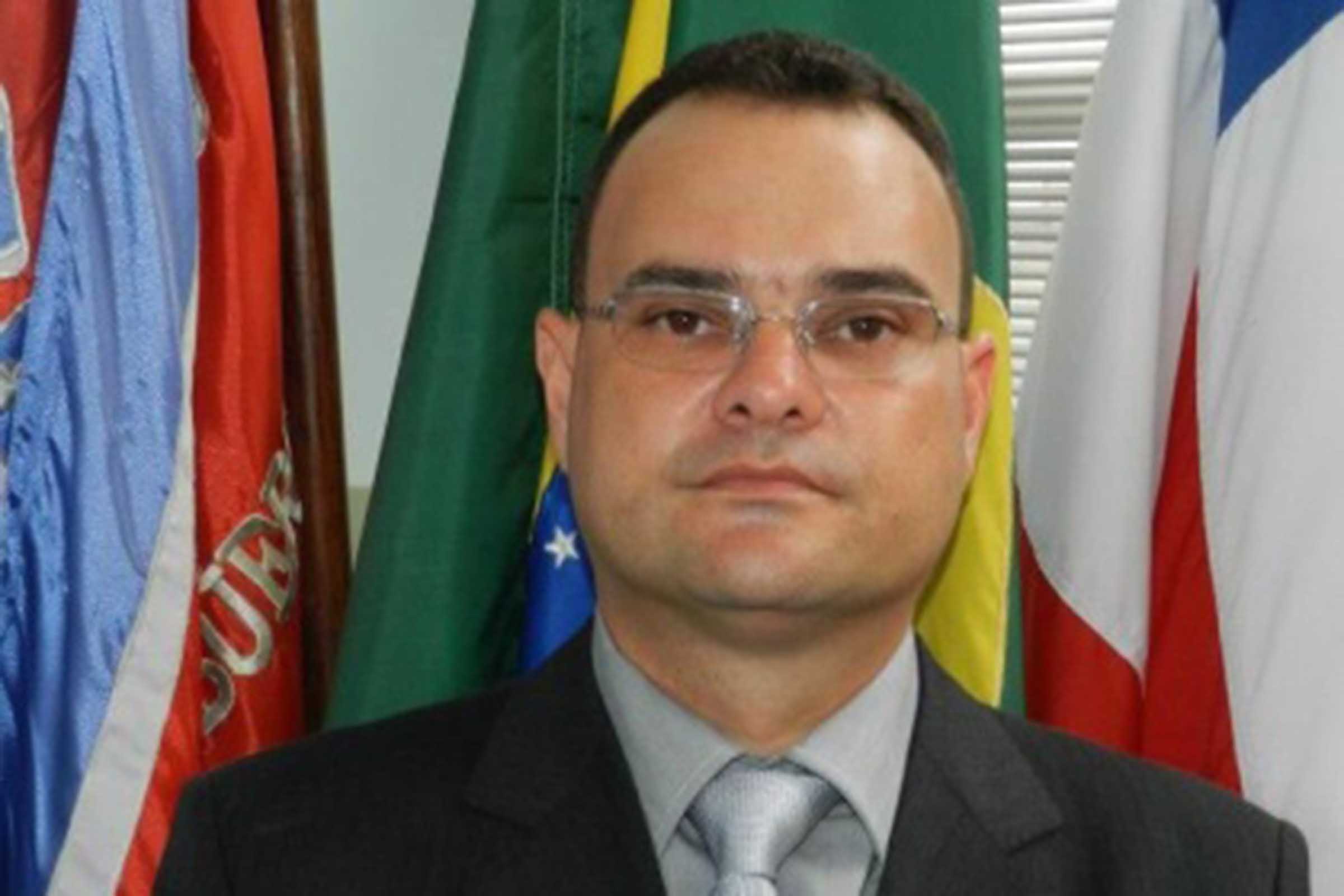 O presidente da Câmara Municipal de Feira Reinaldo Miranda, instituiu normas para o vestuário, na Casa da Cidadania.