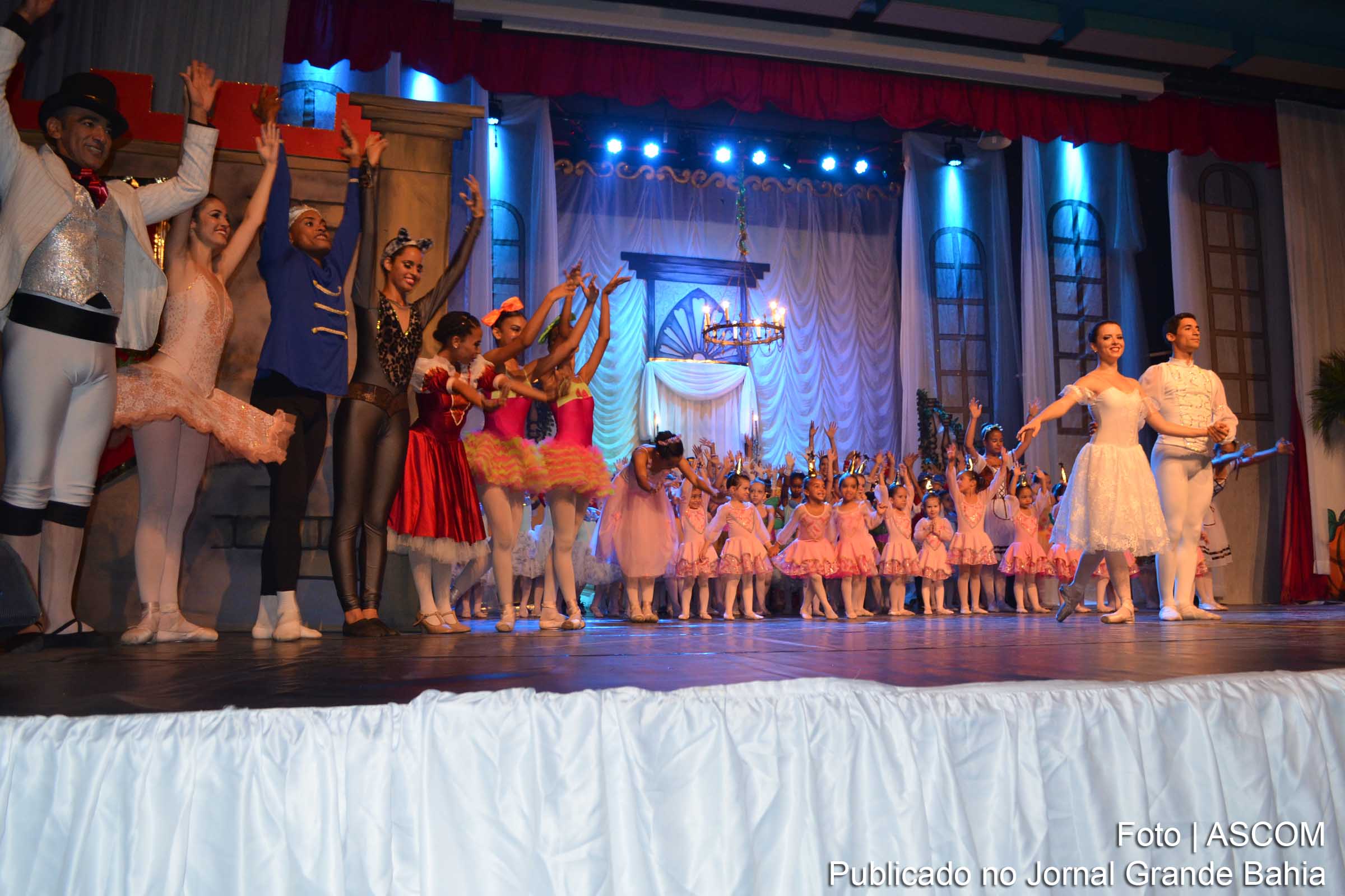 Apresentação da Escola de Ballet do teatro Castro Alves.