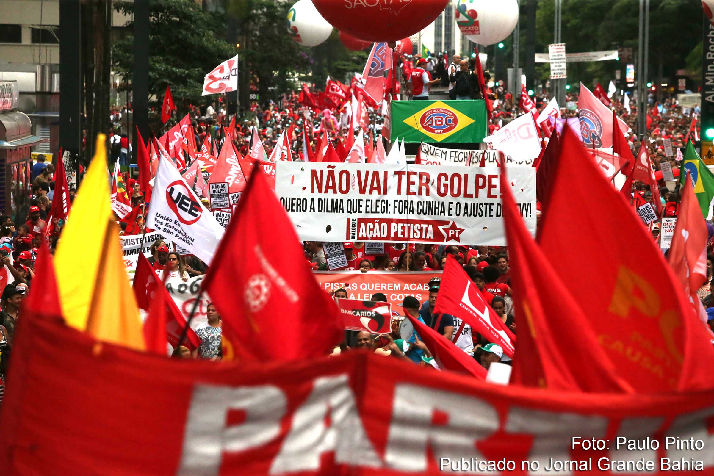 Manifestação organizada por movimentos sociais e sindicais contra o impeachment da Dilma, o ajuste fiscal e a permanência de Eduardo Cunha na presidência da Câmara dos Deputados.