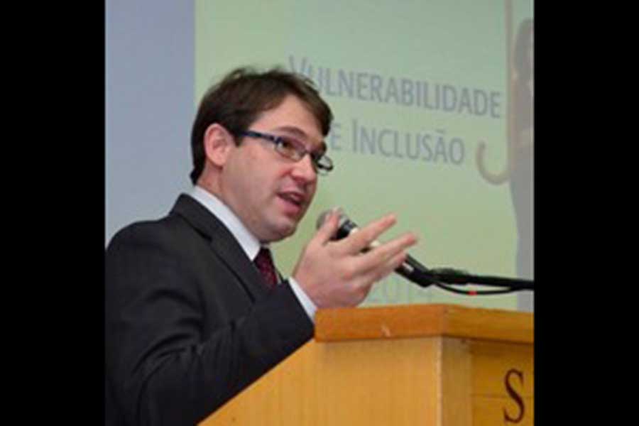 Vitor Guglinski é advogado e Especialista em Direito do Consumidor.