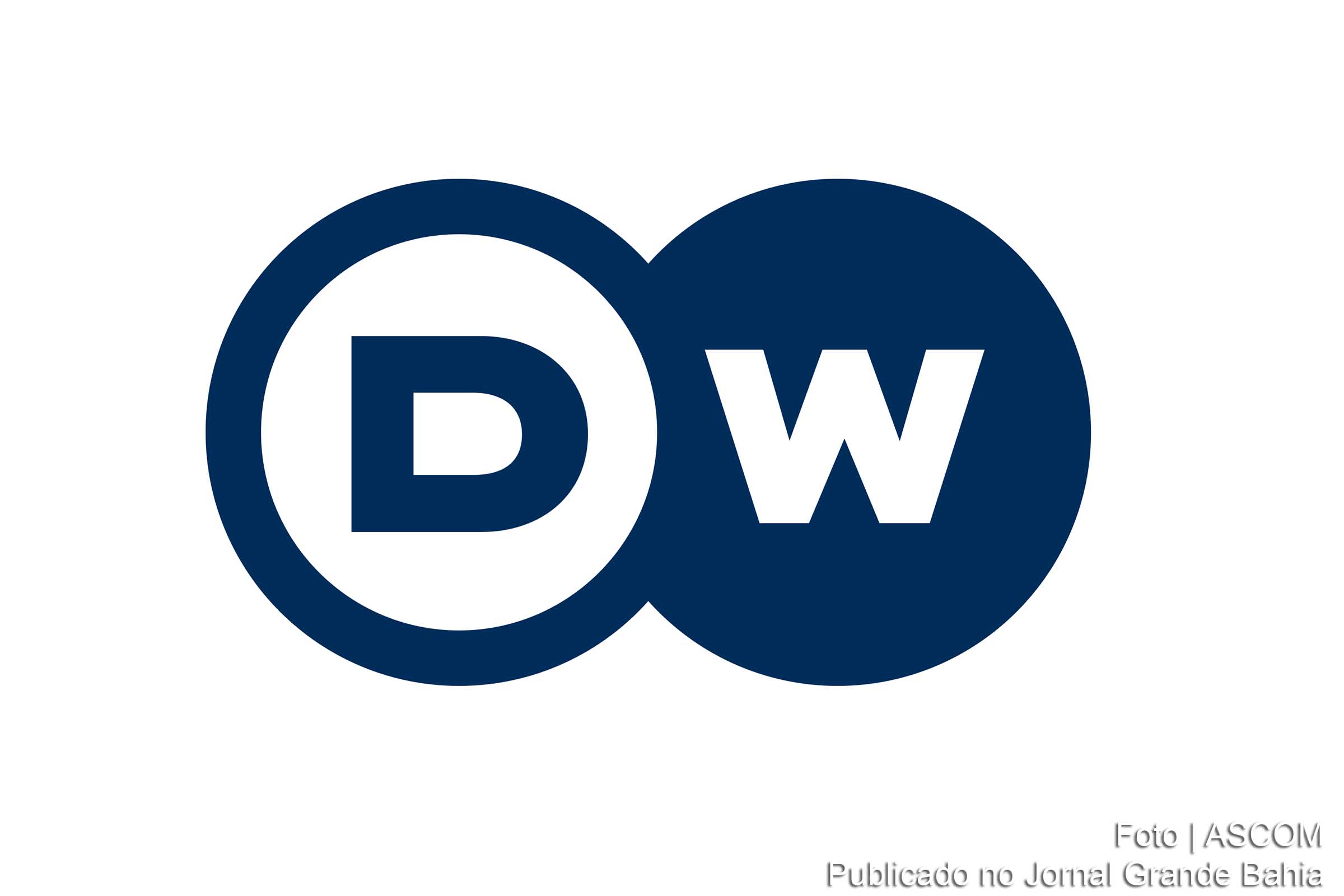 A Deutsche Welle é uma empresa de radiodifusão da Alemanha, com sedes em Bonn e Berlim, que transmite para o exterior programas de rádio, além de oferecer uma programação televisiva e um amplo portal de conteúdo online em 30 línguas.