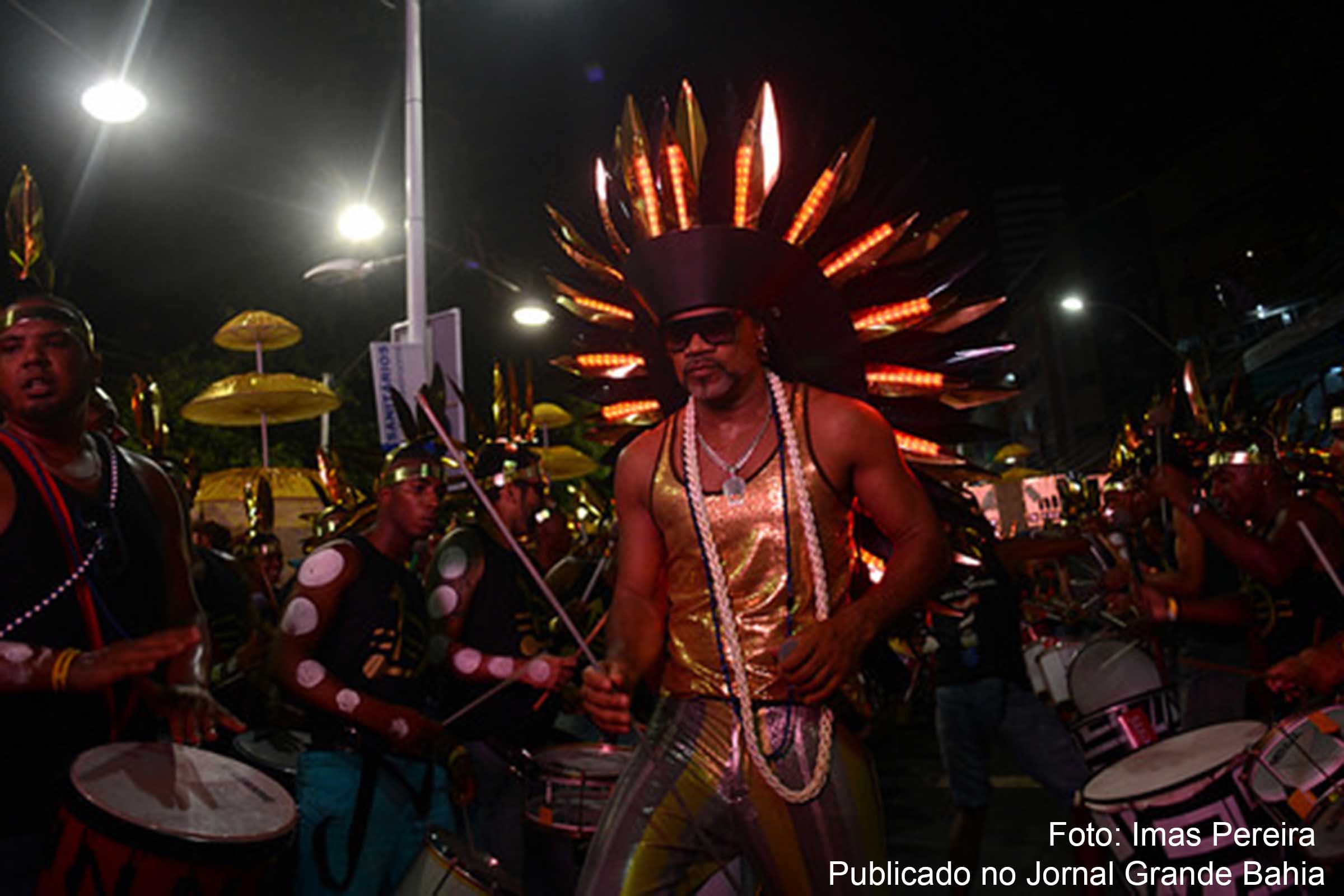 Carlinhos Brown encerra sua participação no Carnaval de Salvador com dois projetos: Camarote Andante e Descidão – Bateria Sustentável.