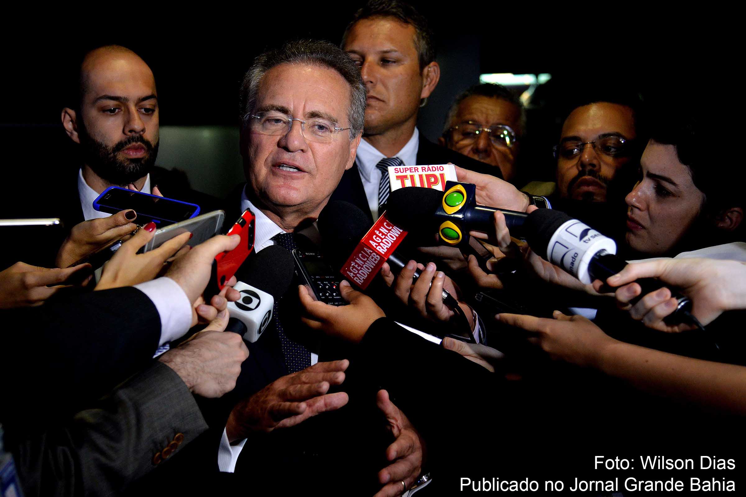 Senador Renan Calheiros responde a inquéritos por corrupção.