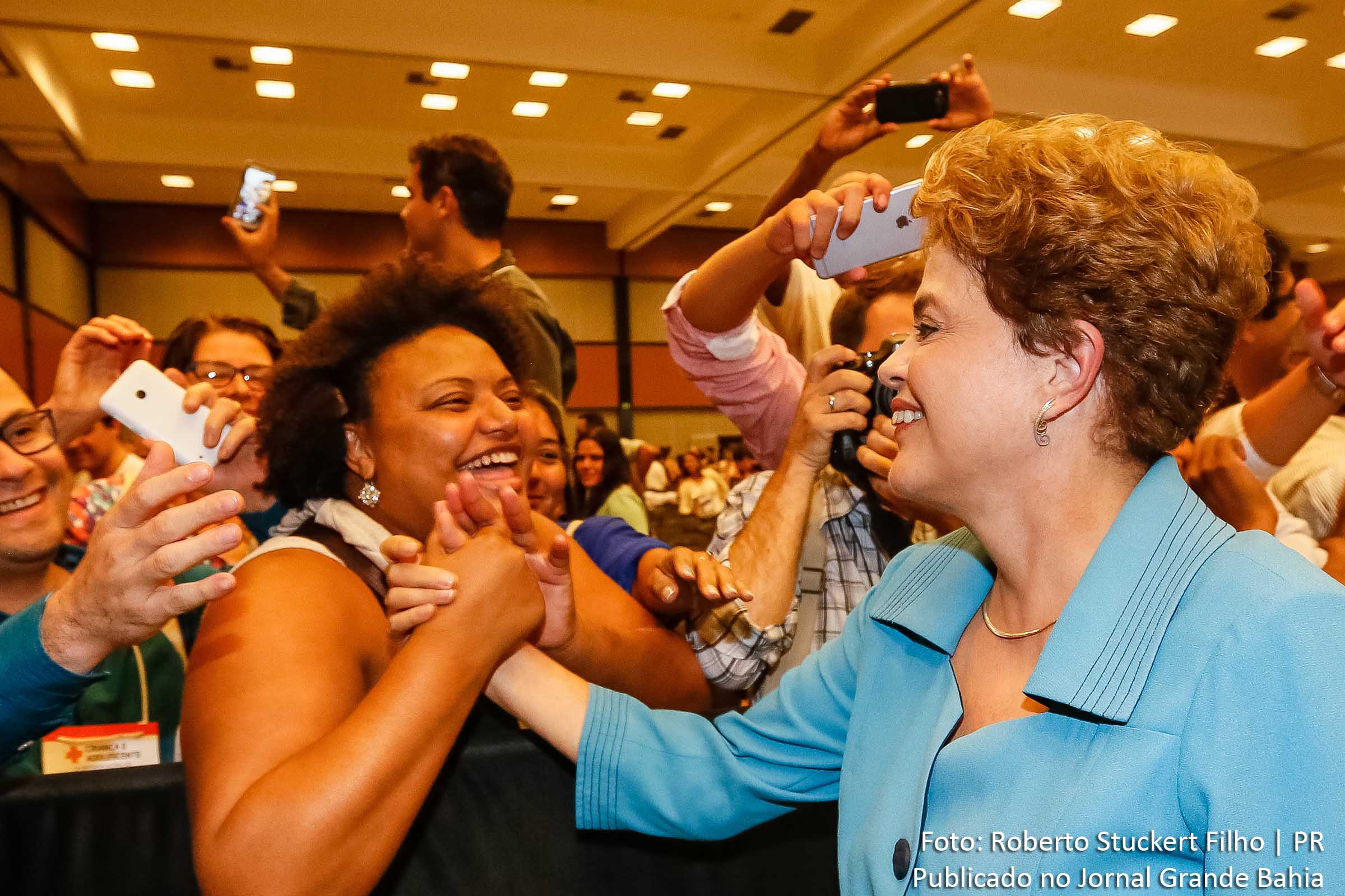 Presidente Dilma Rousseff recebe apoio das massas.