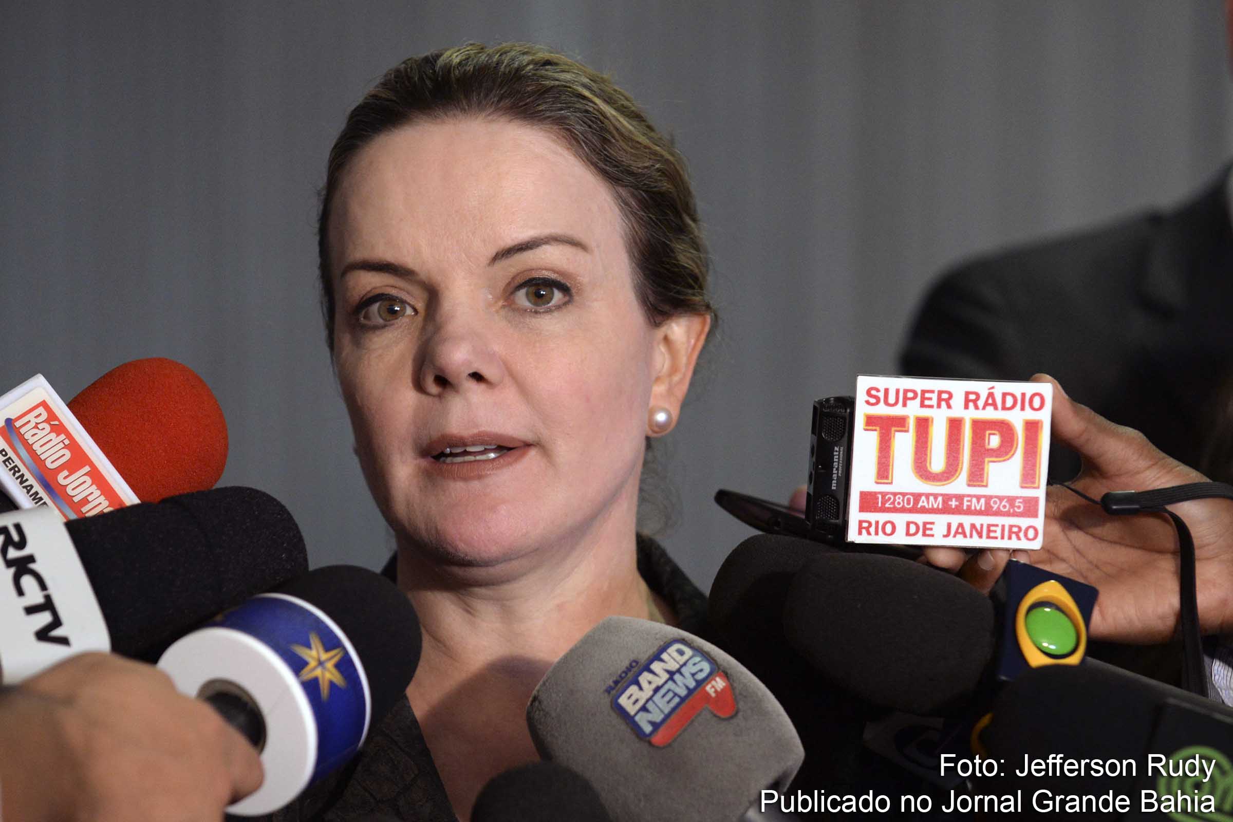 Para Gleisi Hoffman, Anastasia faria um relatório com o mesmo posicionamento já manifestado pelo PSDB.