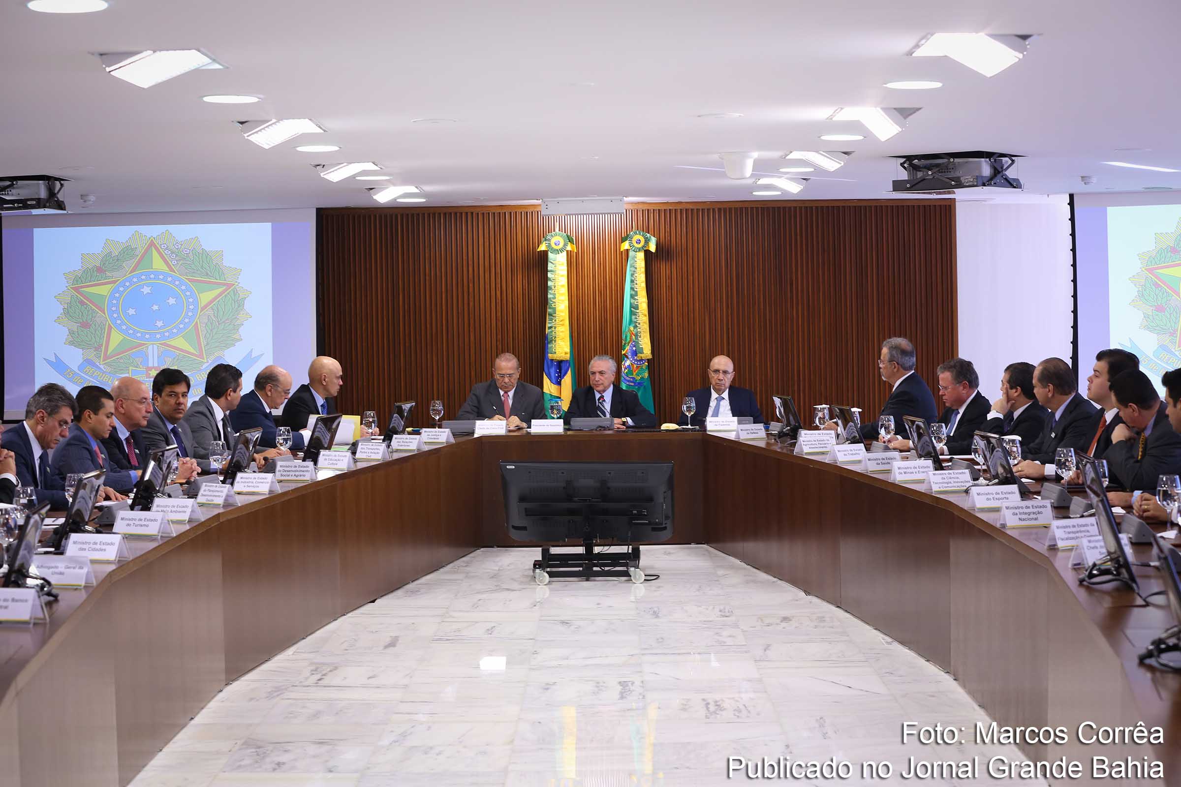 Presidente interino Michel Temer realiza a primeira reunião Ministerial.