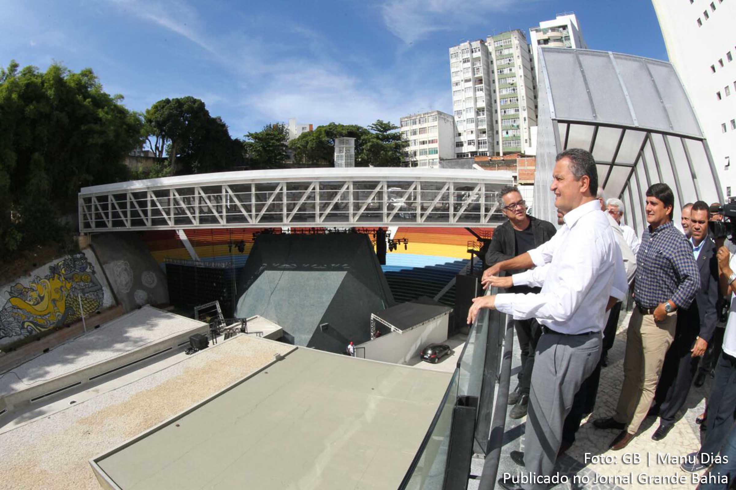 Governador Rui Costa dos Santos durante visita às novas instalações da Concha Acústica do Teatro Castro Alves.