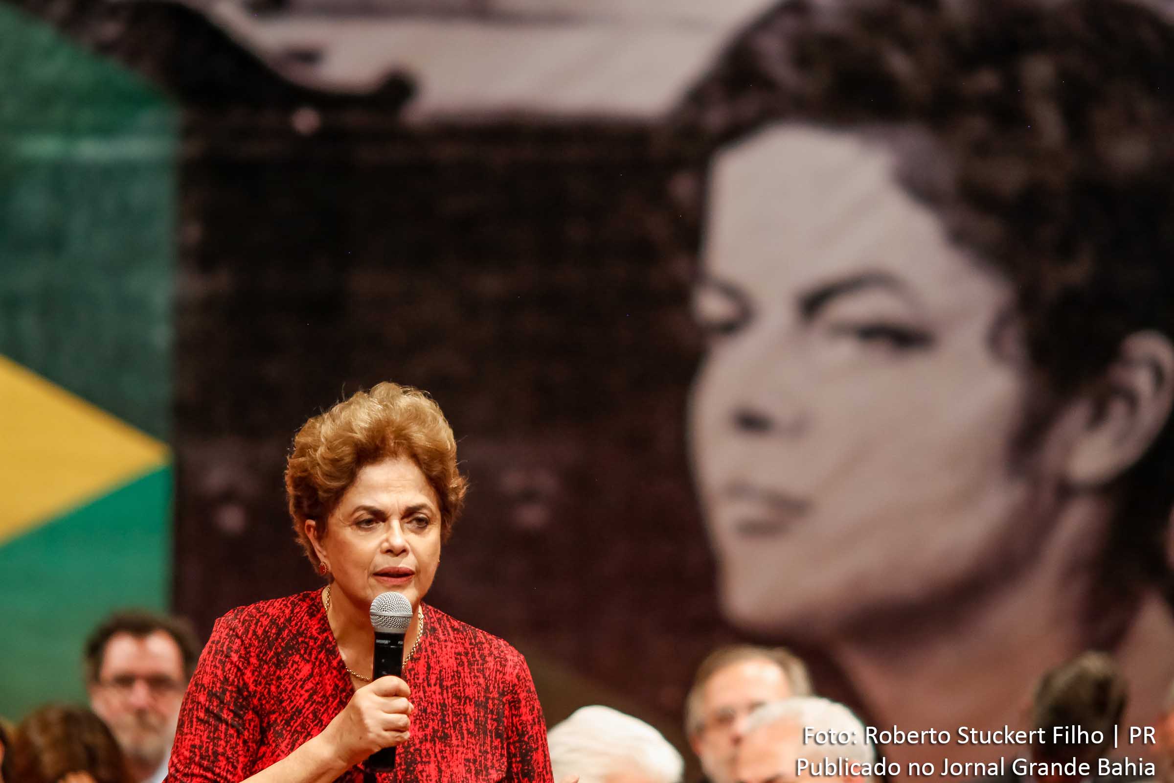 Dilma Vana Rousseff: Por isso, afirmamos que, se consumado o impeachment sem crime de responsabilidade, teríamos um golpe de estado.