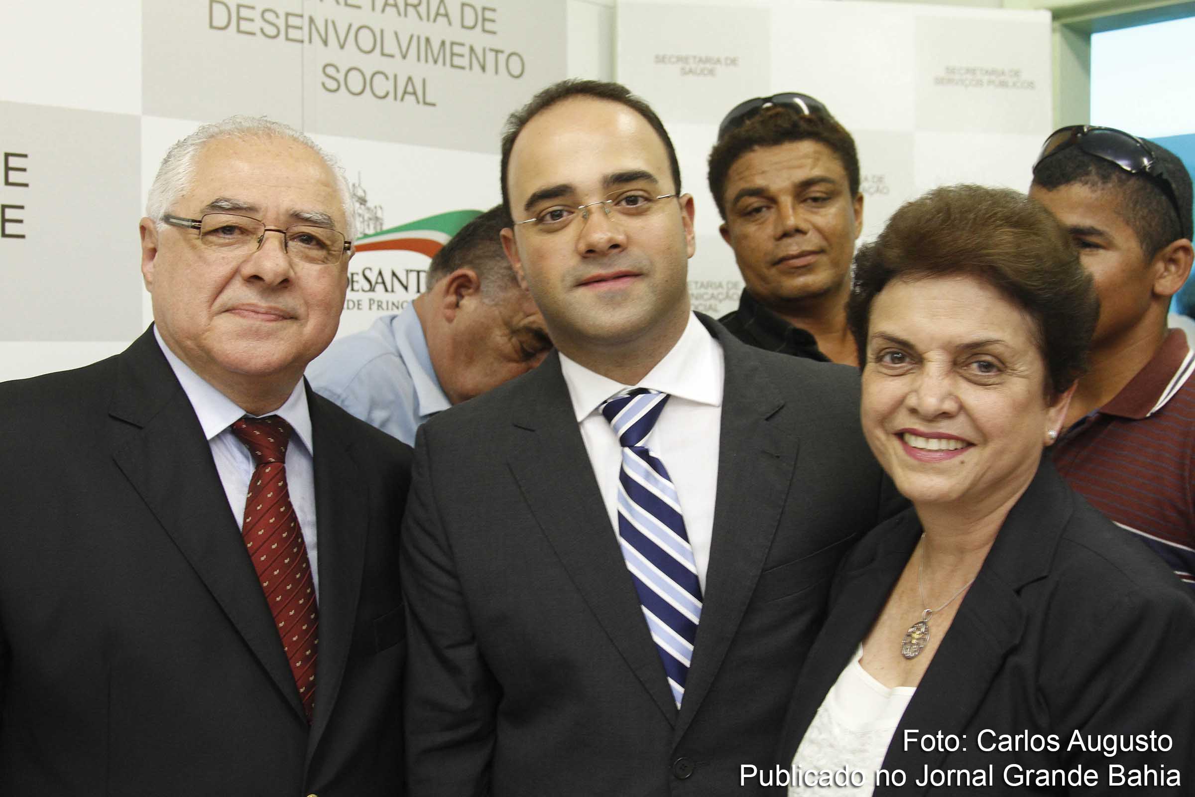 Ex-deputado Jairo Carneiro, ao lado do filho Jairo Carneiro Filho e da esposa Marama Carneiro. Ex-deputado deve ser confirmado candidato a prefeito de Feira de Santana.