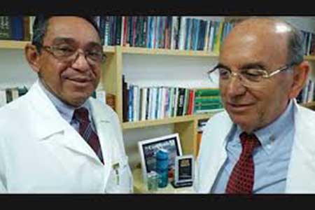 Retornando de viagem de estudos no exterior, o cientista Jolival Soares e o médico Jose da Silva Neto.