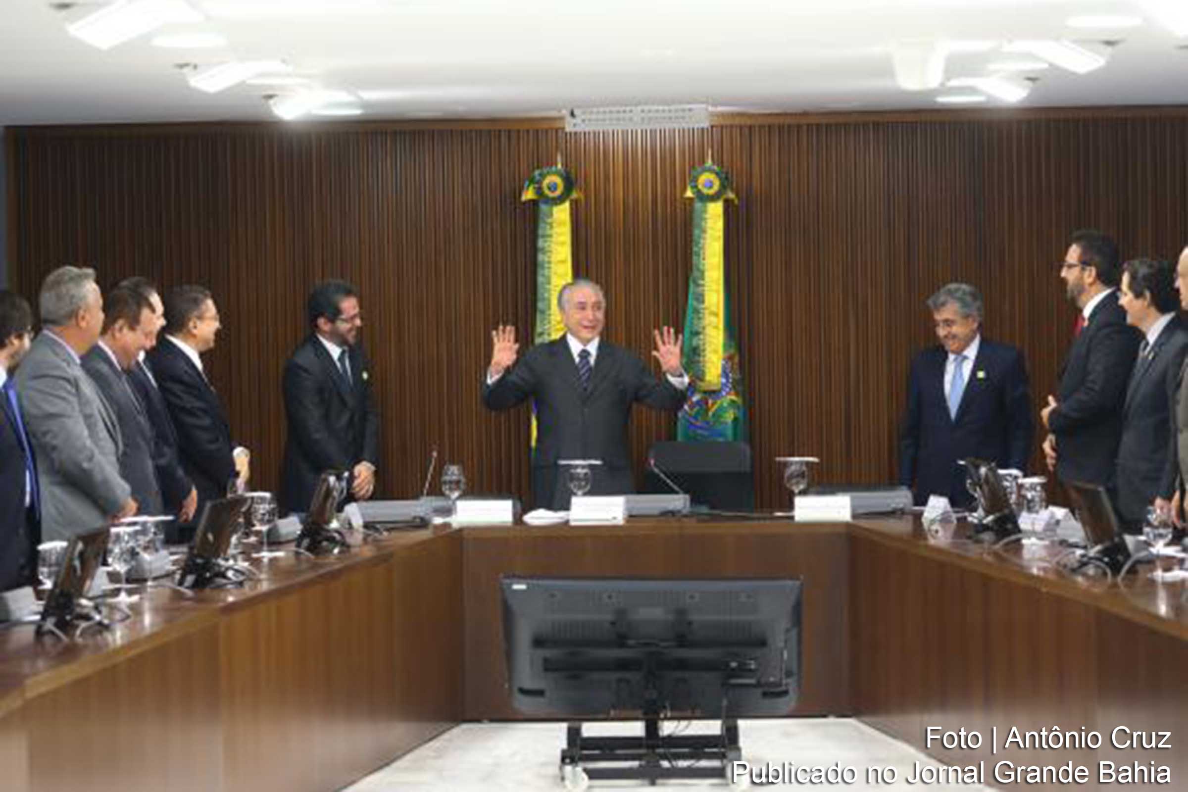 Presidente interino Michel Temer recebe presidentes dos tribunais de contas dos estados.