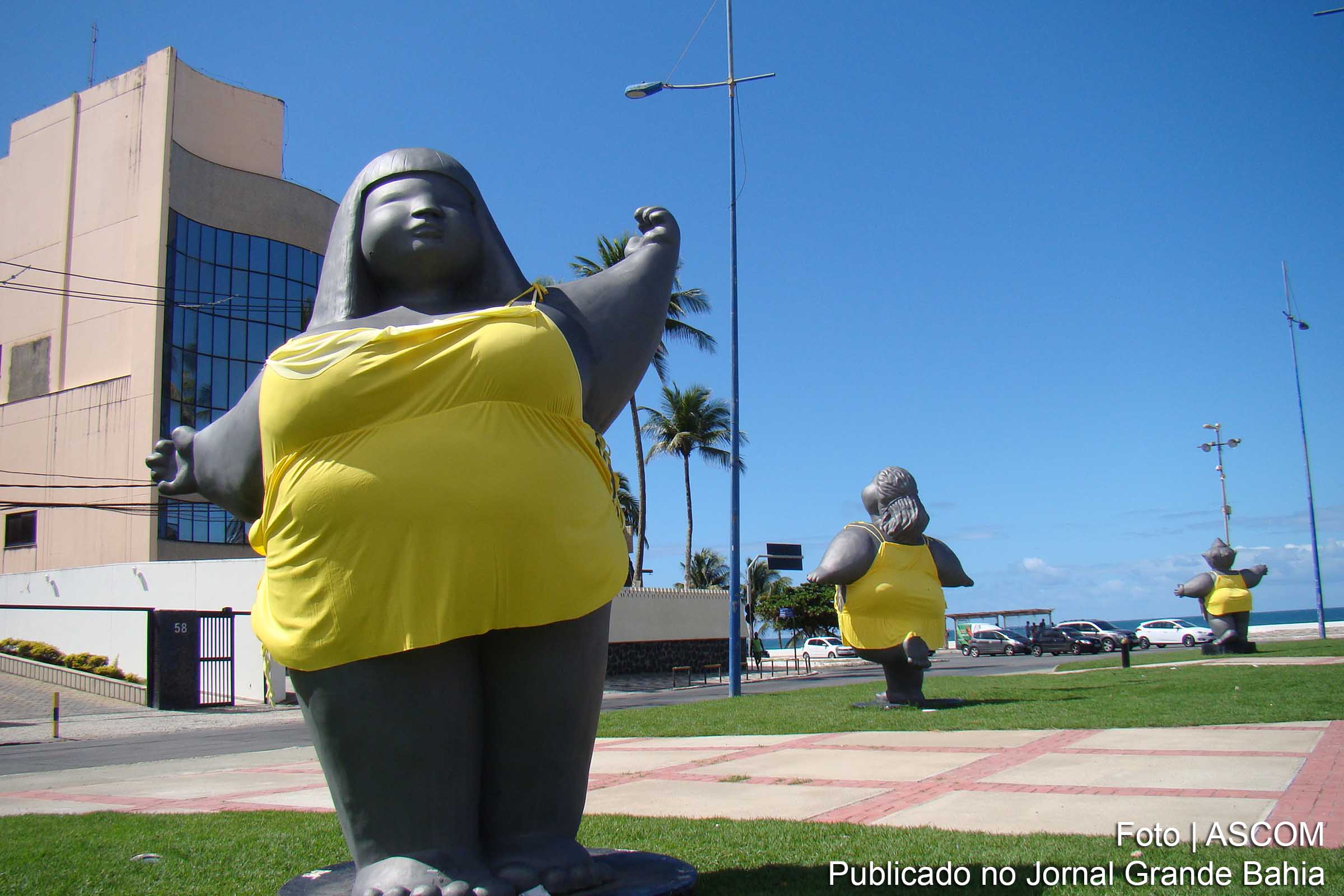 Campanha Setembro Amarelo veste 'Gordinhas' de Ondina em Salvador.