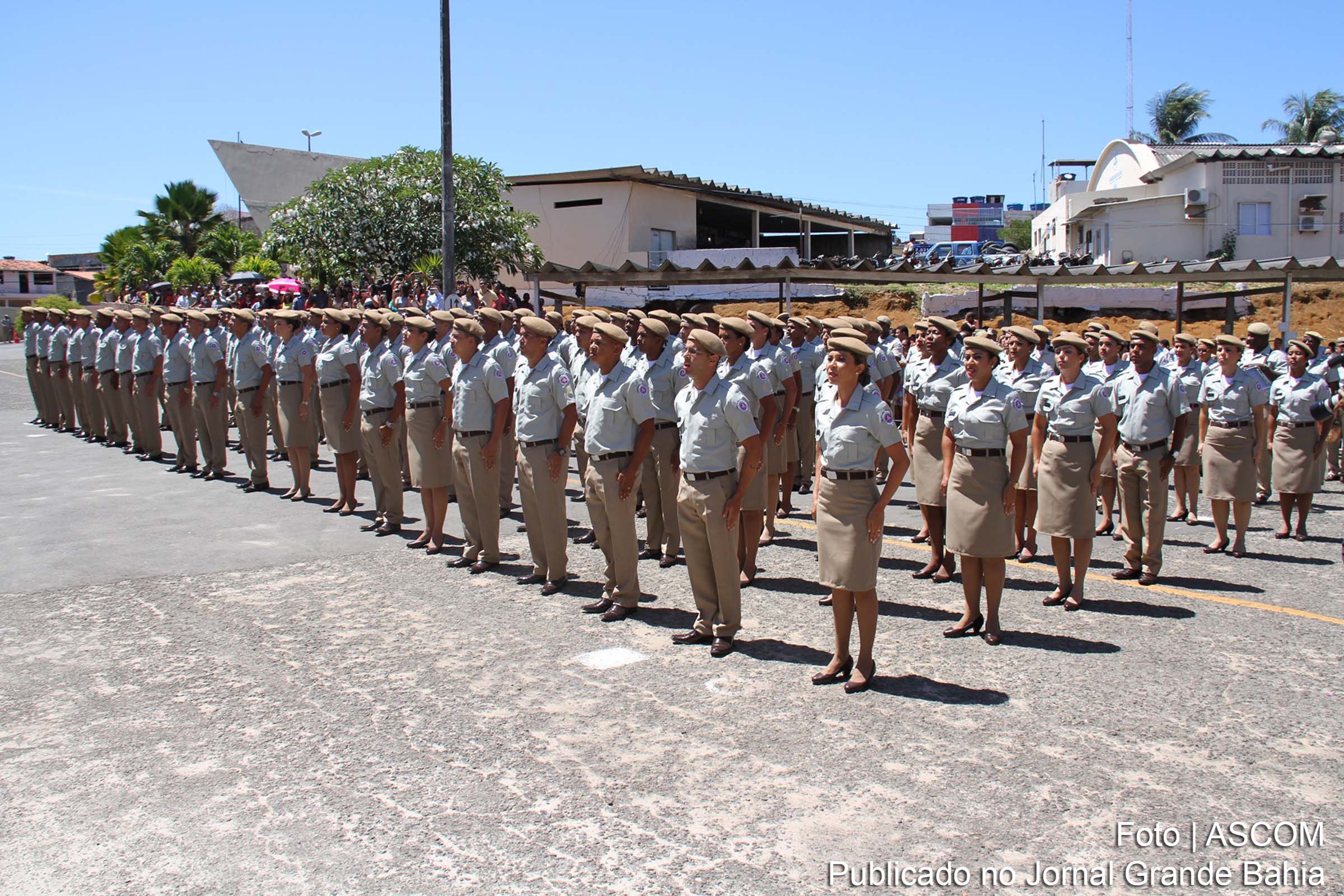 Formatura de 120 soldados da PM da Bahia. Na ocasião, o subsecretário da Segurança Pública, Ary Pereira de Oliveira, fez a entrega de 30 novas motocicletas ao Esquadrão Águia.