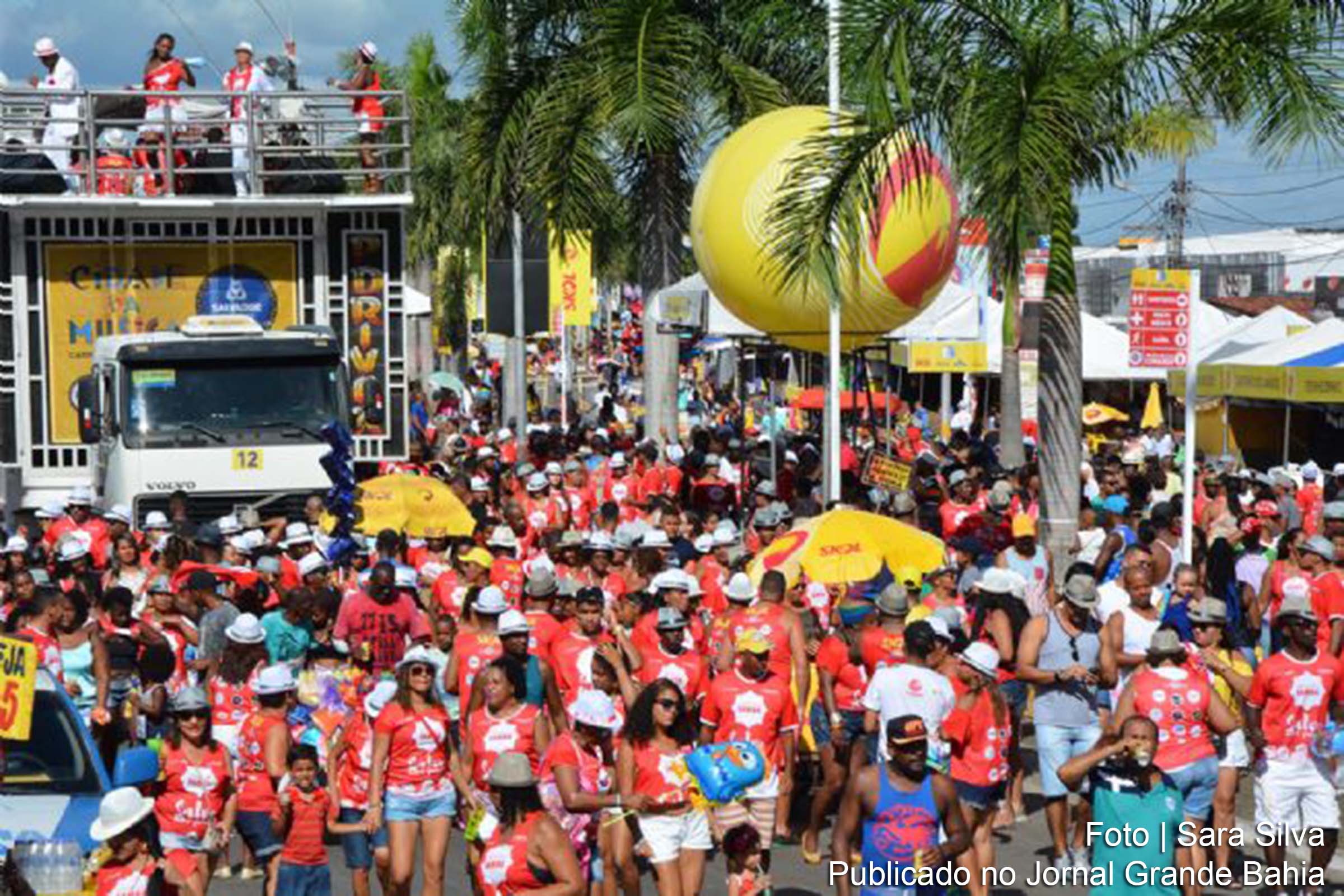 O bloco Unidos Pelo Samba deu tom ao ritmo mais tradicional brasileiro no festejo.