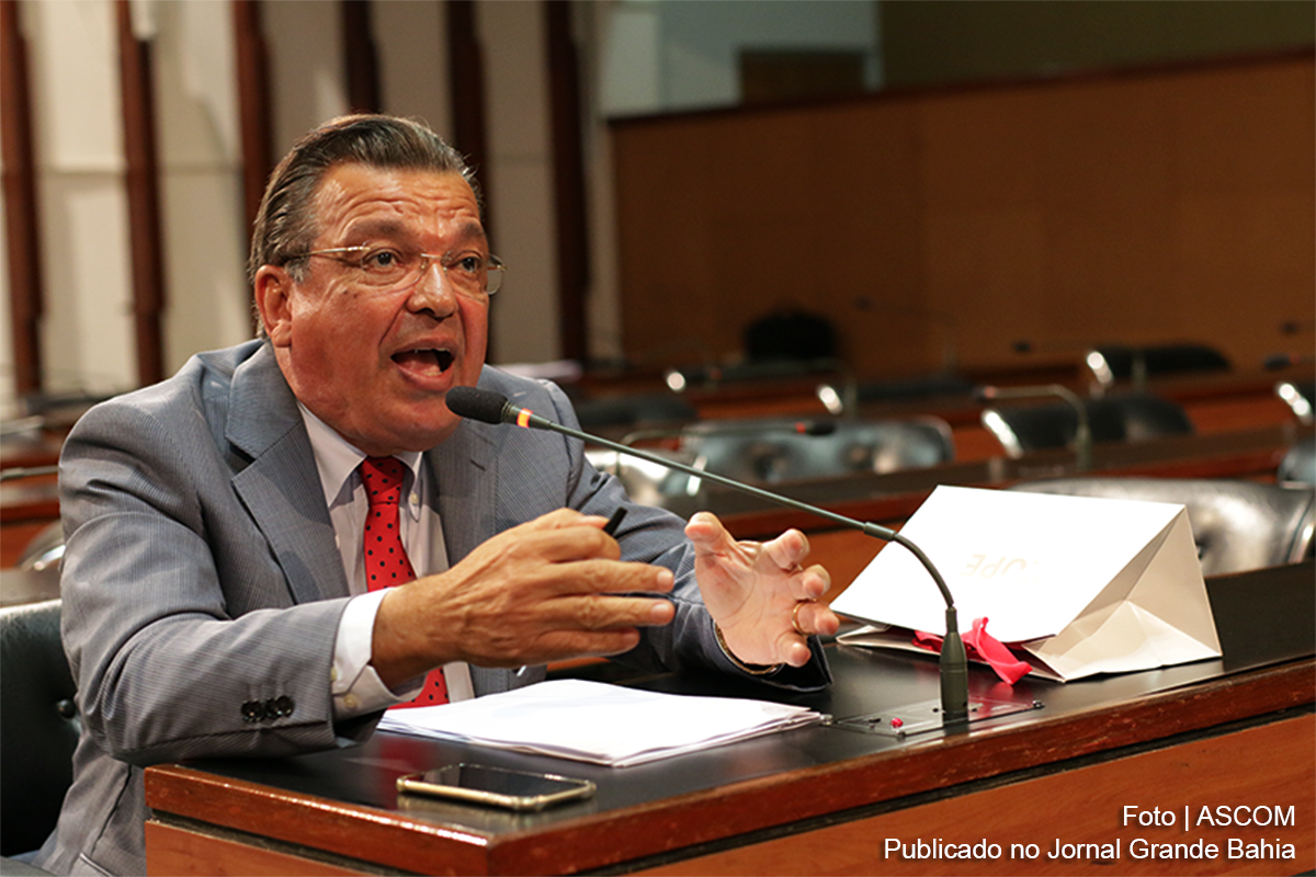 Deputado Targino Machado demarca mandato através da contundente crítica à corrupção que afeta o sistema político do país.