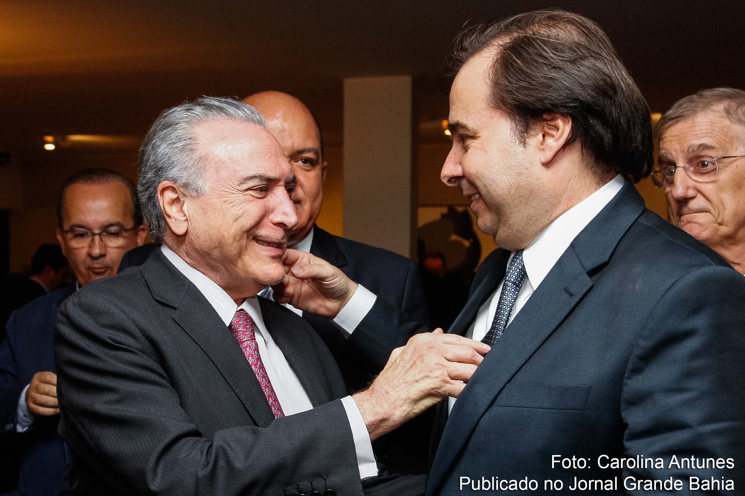 Michel Temer, presidente da República e Rodrigo Maia, presidente da Câmara dos Deputados, em comum, a busca de atalho para o poder da República.