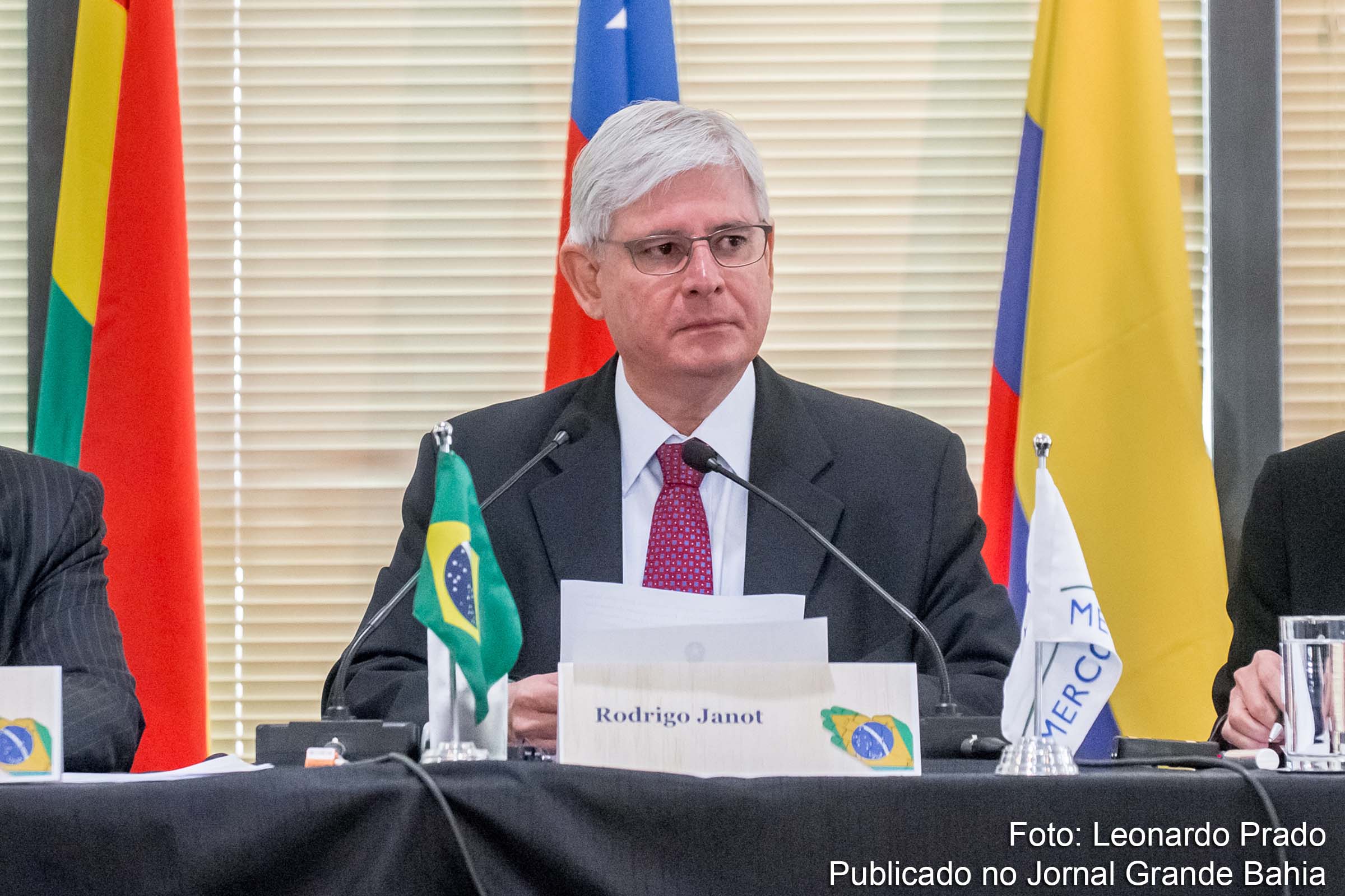 O procurador-geral da República, Rodrigo Janot, diz que as acusações dos advogados de Temer são “meras conjecturas”.
