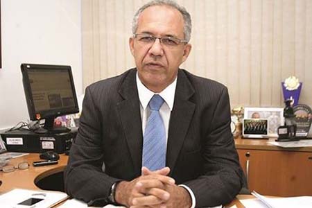 O deputado e radialista Carlos Geilson homenageou em seu programa o político Antônio Carlos Magalhães.