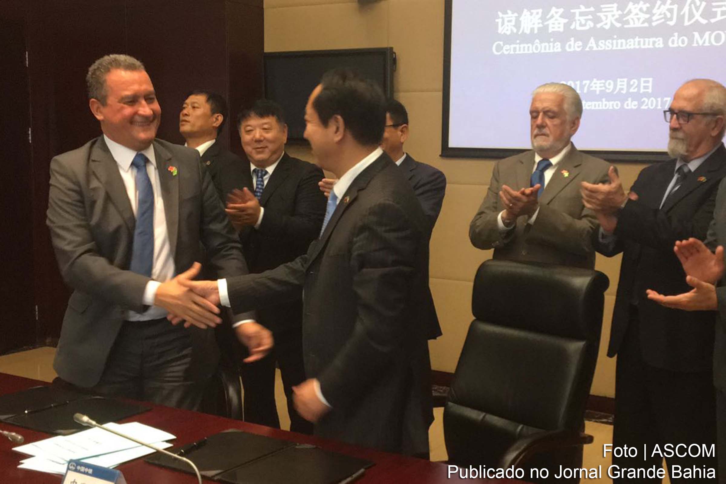 Governador Rui Costa e representantes do CREC 4 firmam acordo para construção de ponte.