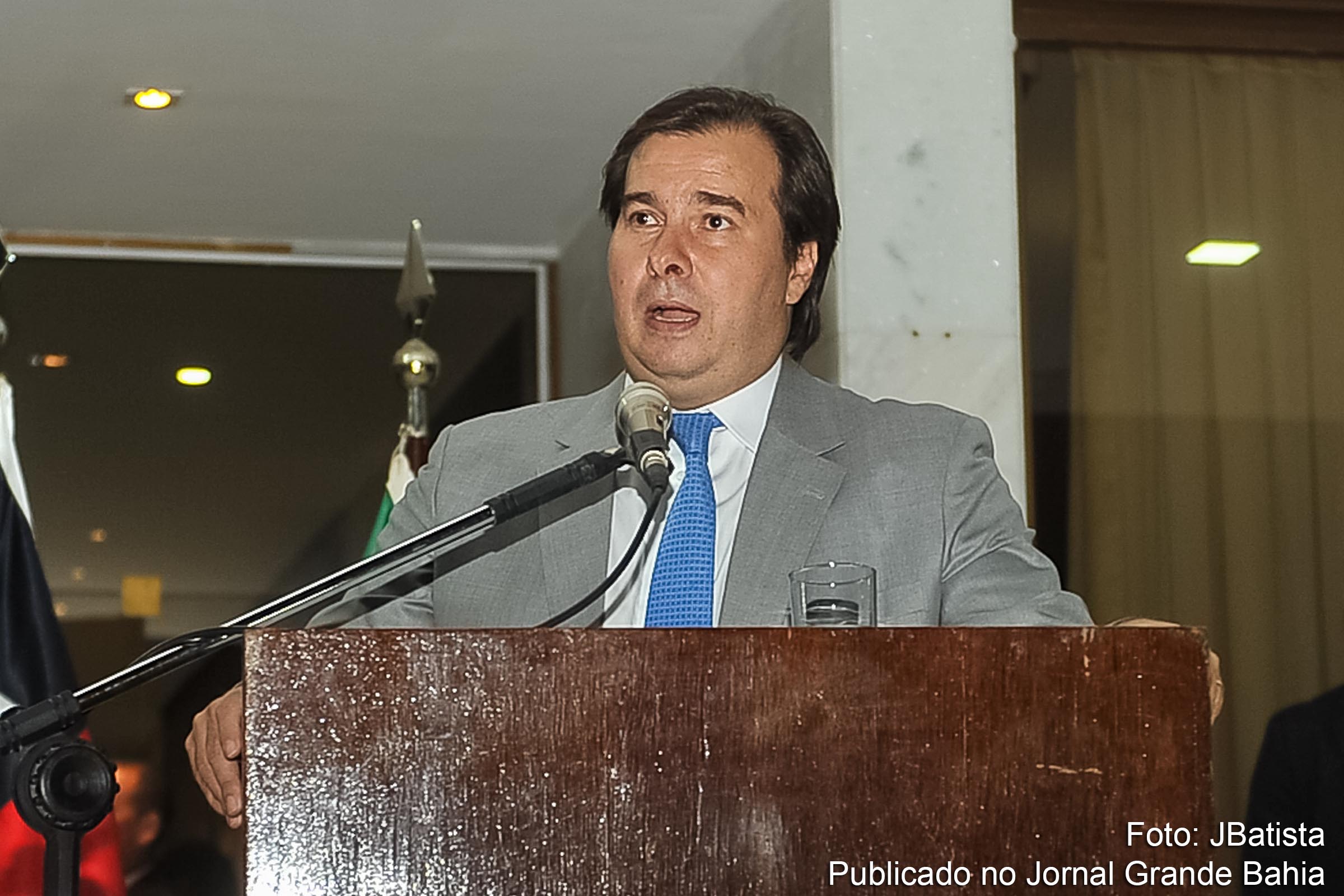 O presidente da República em exercício Rodrigo Maia disse que o PMDB está tentando “reduzir o crescimento do Democratas na Câmara dos Deputados”.