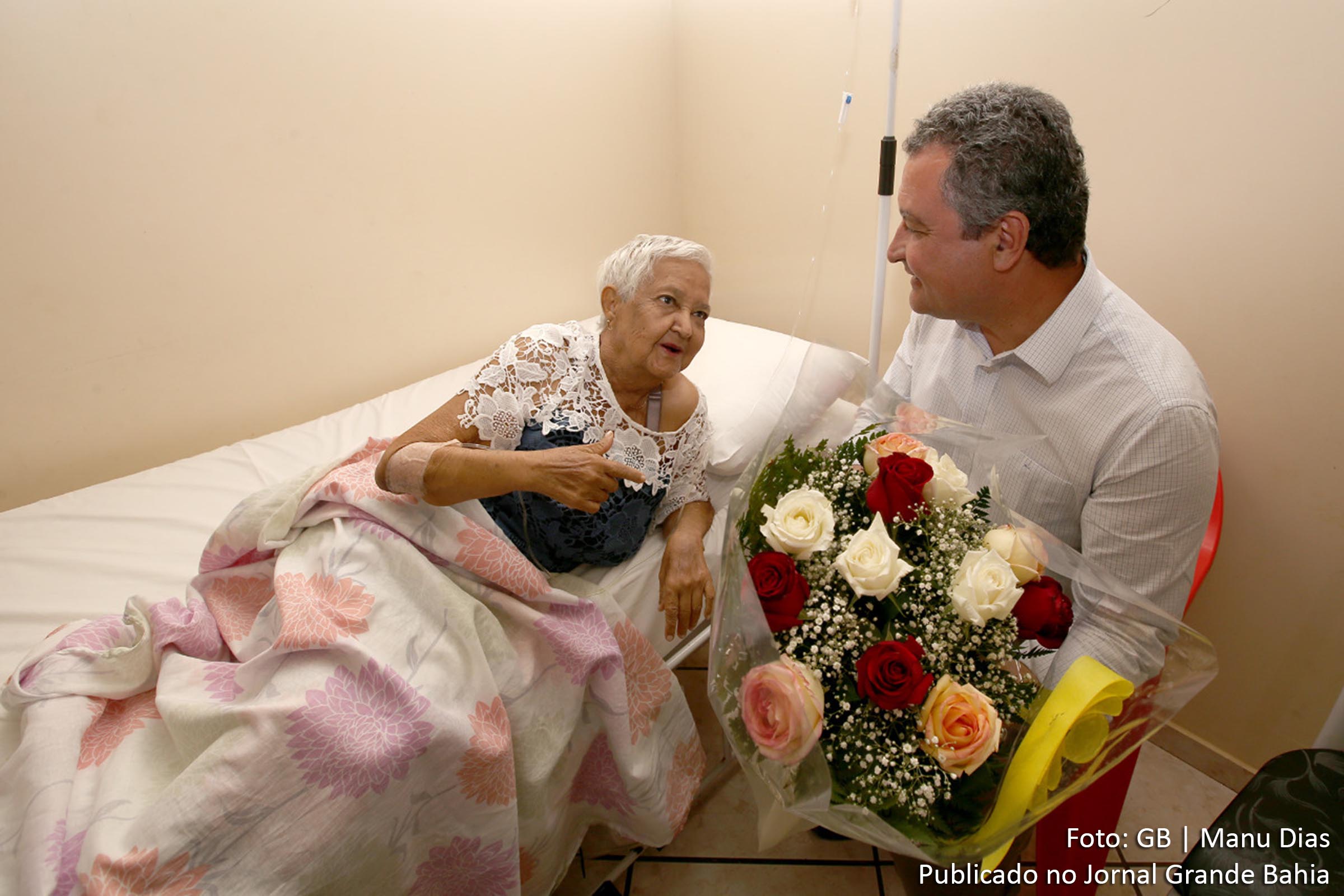 Quando hospitalizada, Evacy Ribeiro Pereira recebeu visita do governador Rui Costa. Governante lamente falecimento.
