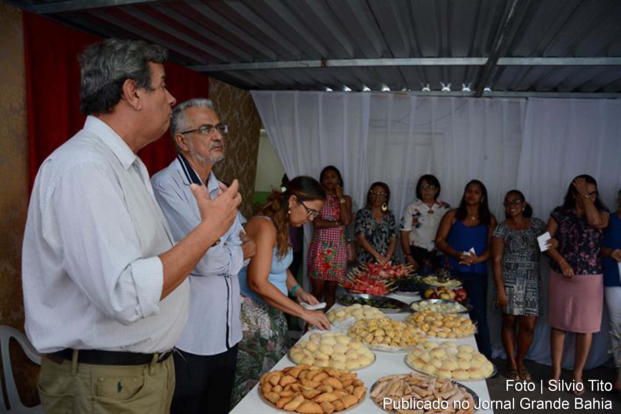 O vice-prefeito Colbert Martins, presente na confraternização de natal da Secretaria do Desenvolvimento Social de Feira de Santana.