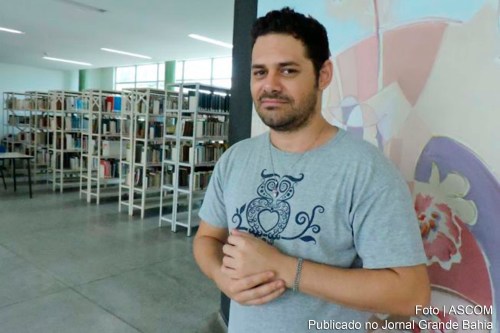 O poeta feirense Solidade Lima, premiado no 4º Concurso Literário Nacional Julio Salusse, promovido pela Academia Friburguense de Letras, no Rio de Janeiro. 