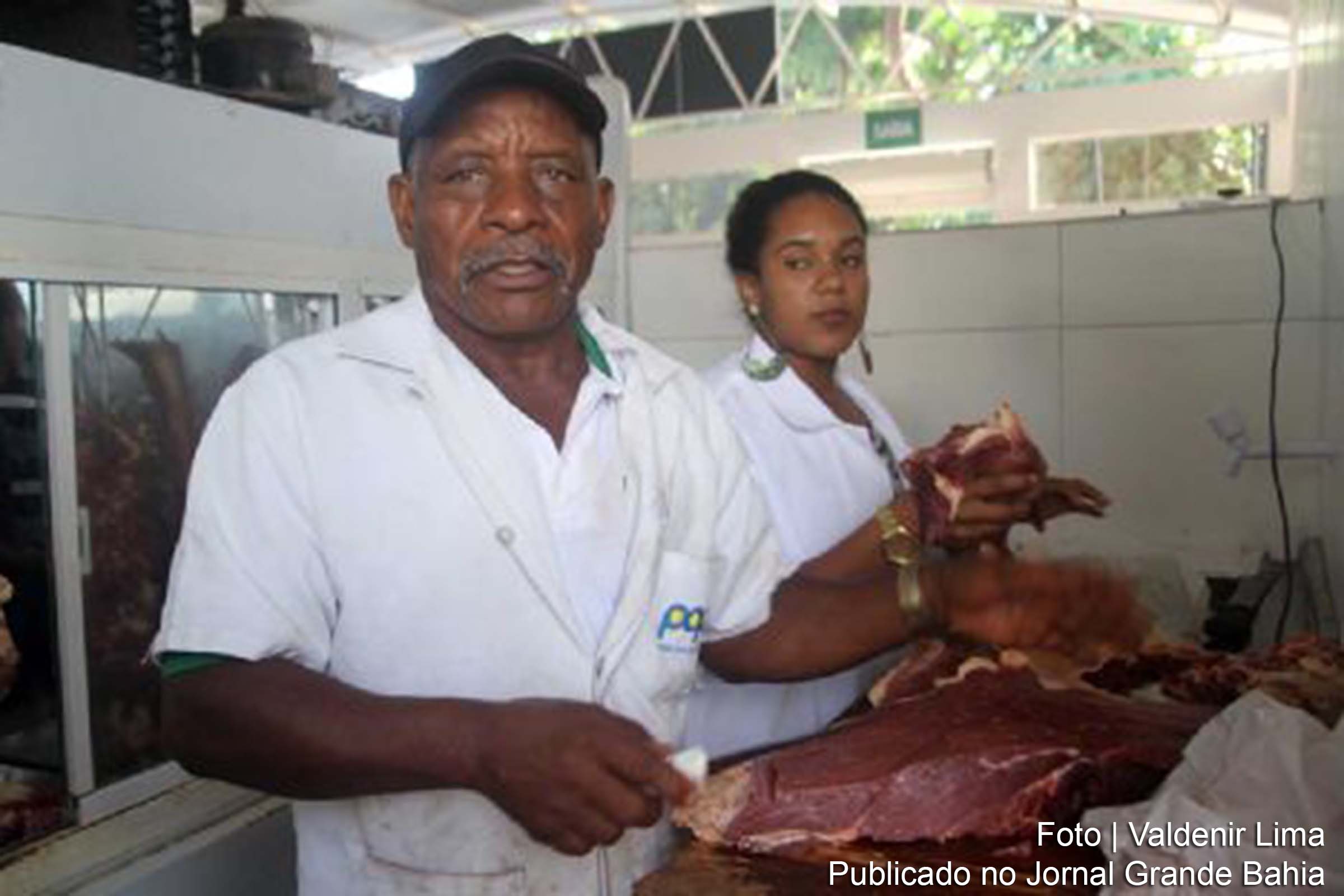 Carlos Alberto Barbosa, um dos feirantes mais antigos do Galpão de Carnes da feirinha do Sobradinho, em Feira de Santana.