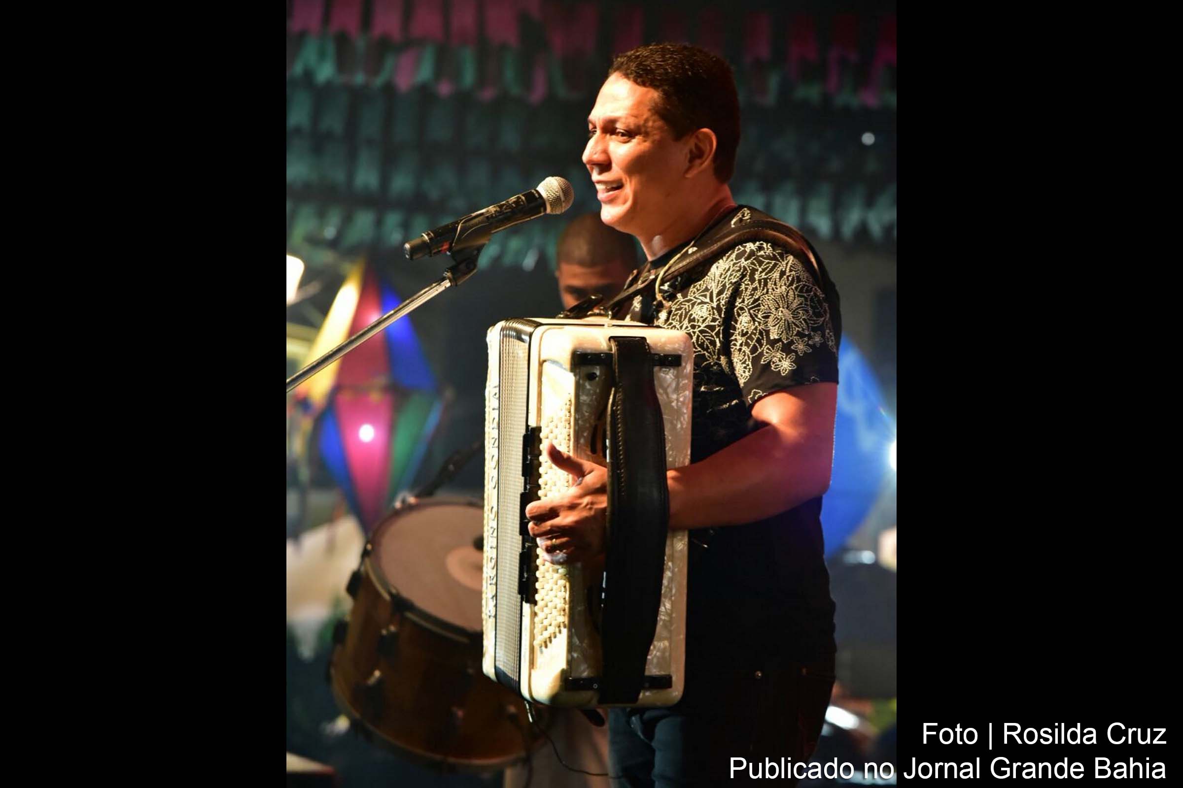 Cantor Targino Gondim apresenta show durante o 'Conecta Chapada'